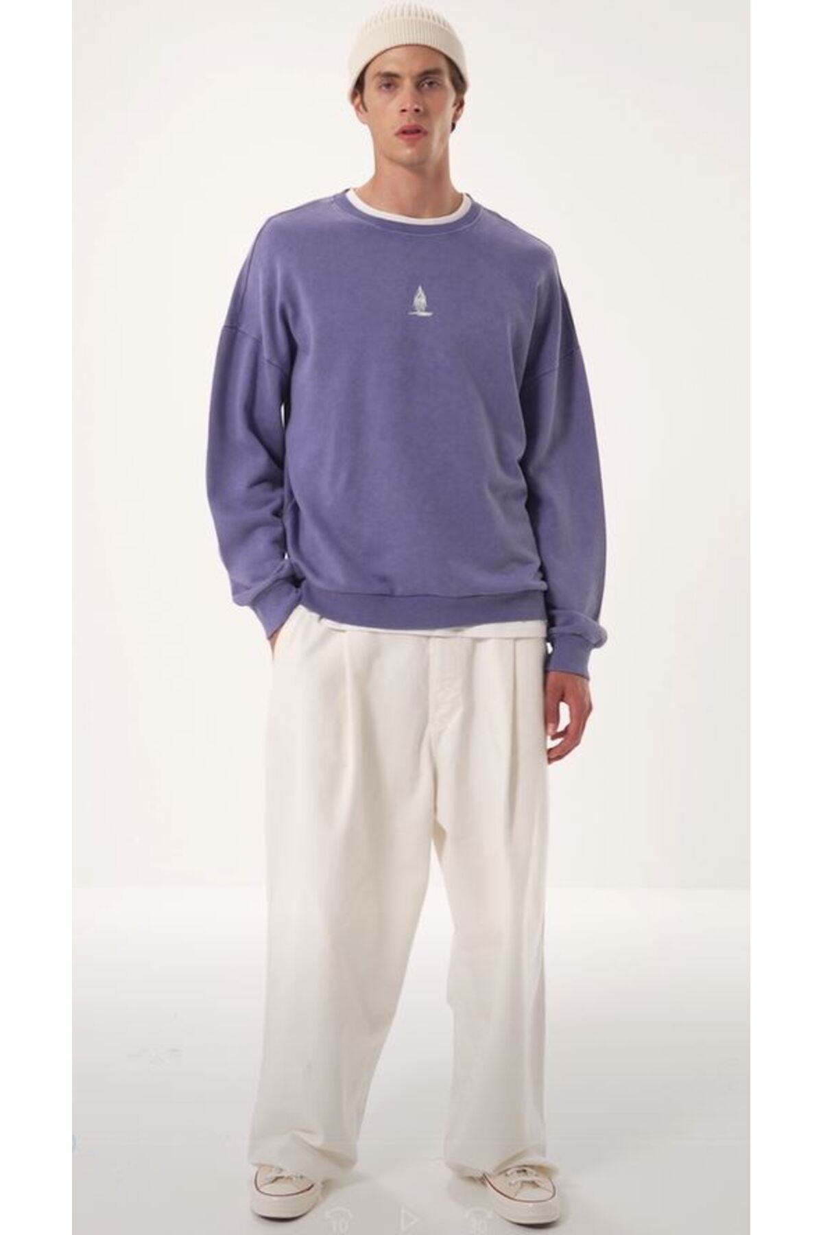 Levně Trendyol Lilac Unisex Oversize/Wide Cut 100% Cotton Antique/Pale Effect Mystic Sweatshirt