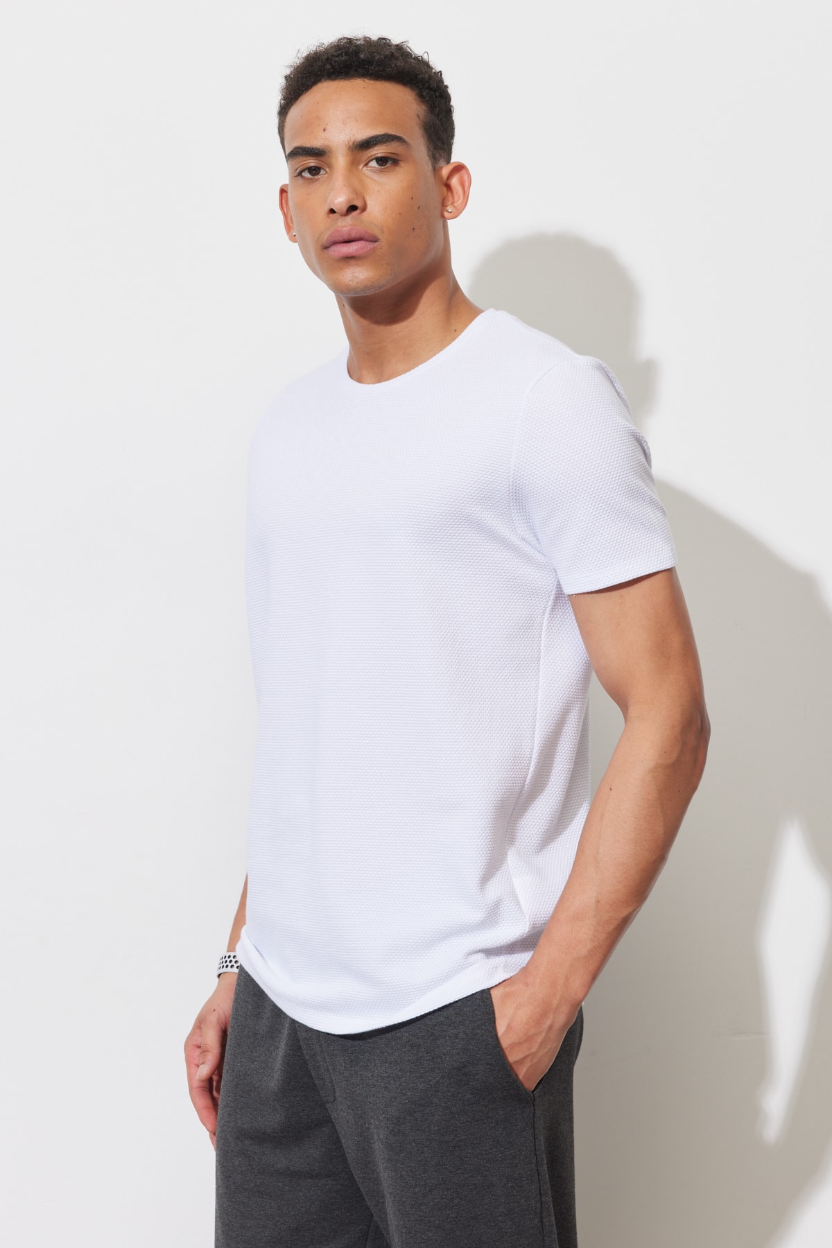 AC&Co / Altınyıldız Classics Men's White Slim Fit Slim Fit Crew Neck Soft Button Basic T-Shirt