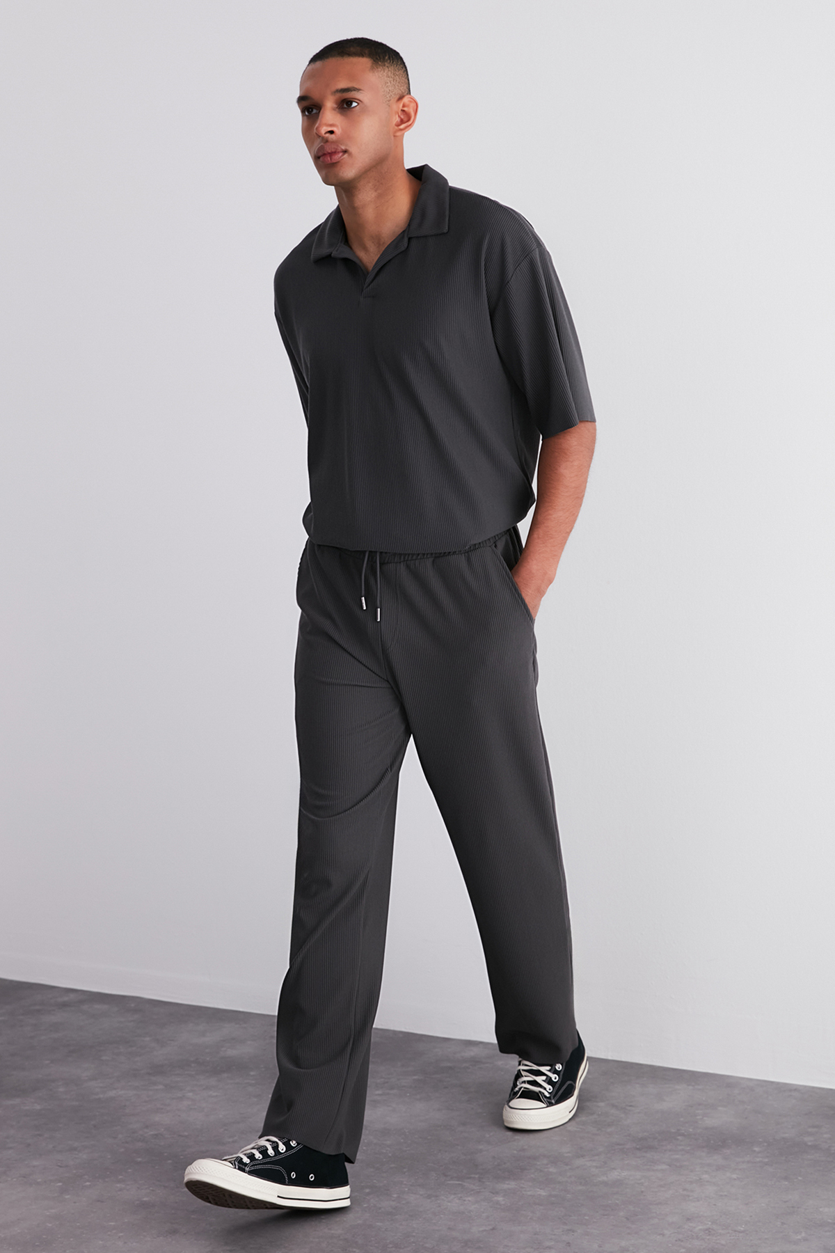 Levně Trendyol Limited Edition Smoked Comfort/Wide Leg Textured Hidden Lace Up Wrinkle-Free Sweatpants