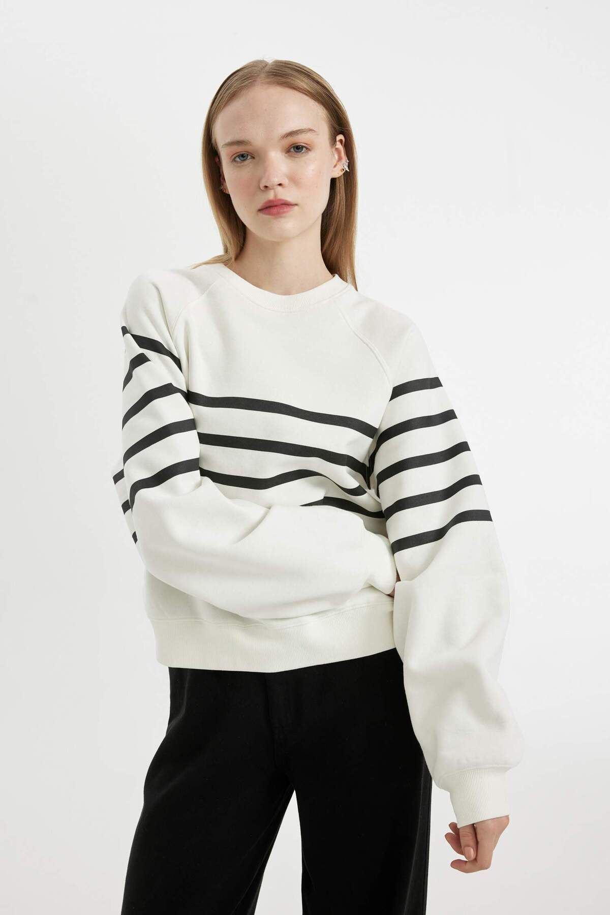 DEFACTO Cool Oversize Fit Thick Fabric Sweatshirt