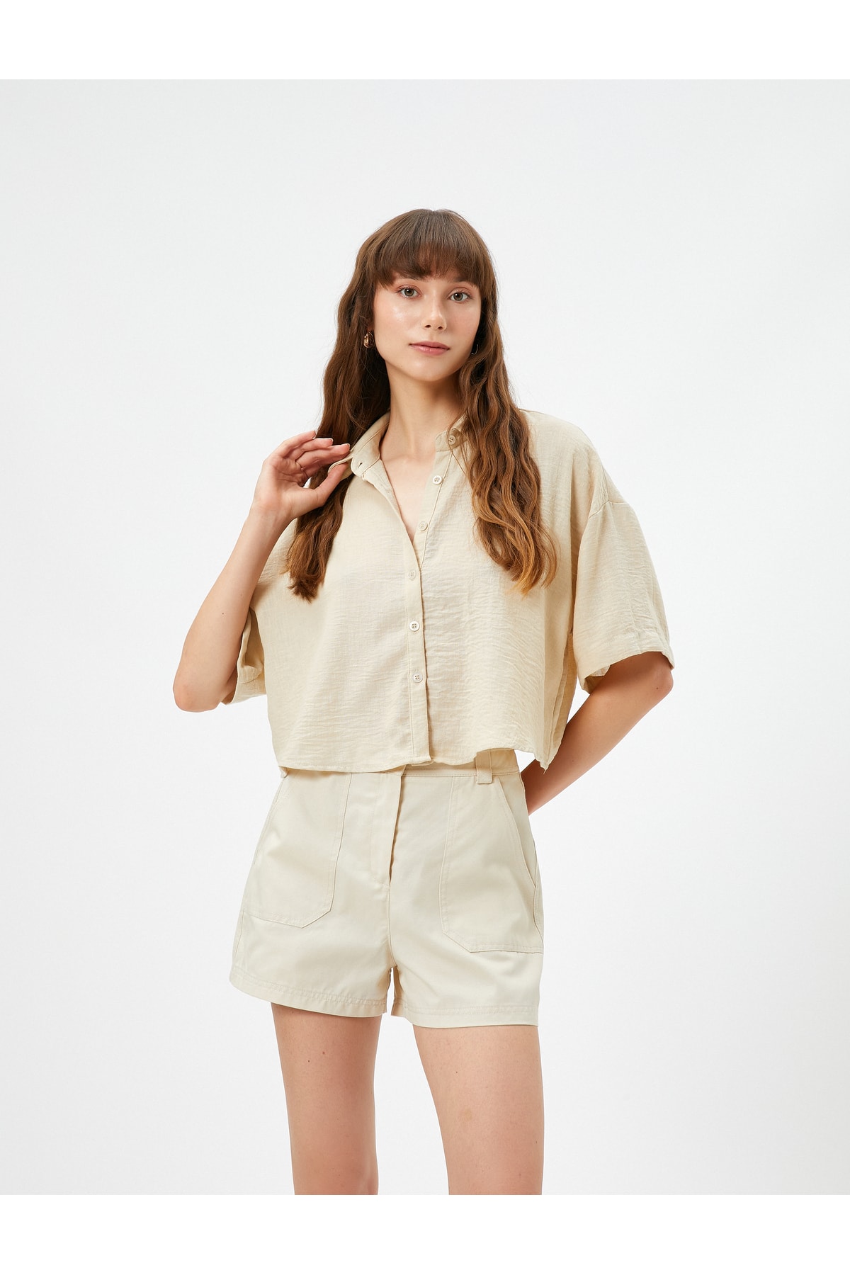 Levně Koton Crop Short Sleeve Shirt with Buttons in a relaxed fit