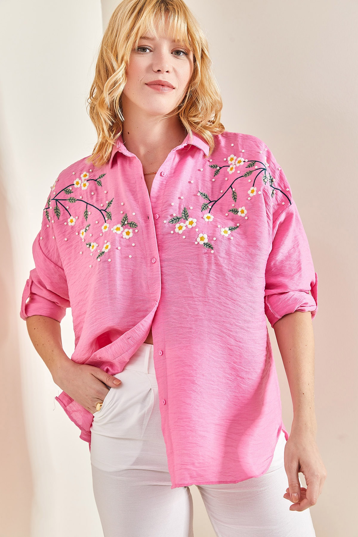 Levně Bianco Lucci Women's Daisy Embroidered Sleeve Fold Ayrobin Linen Shirt