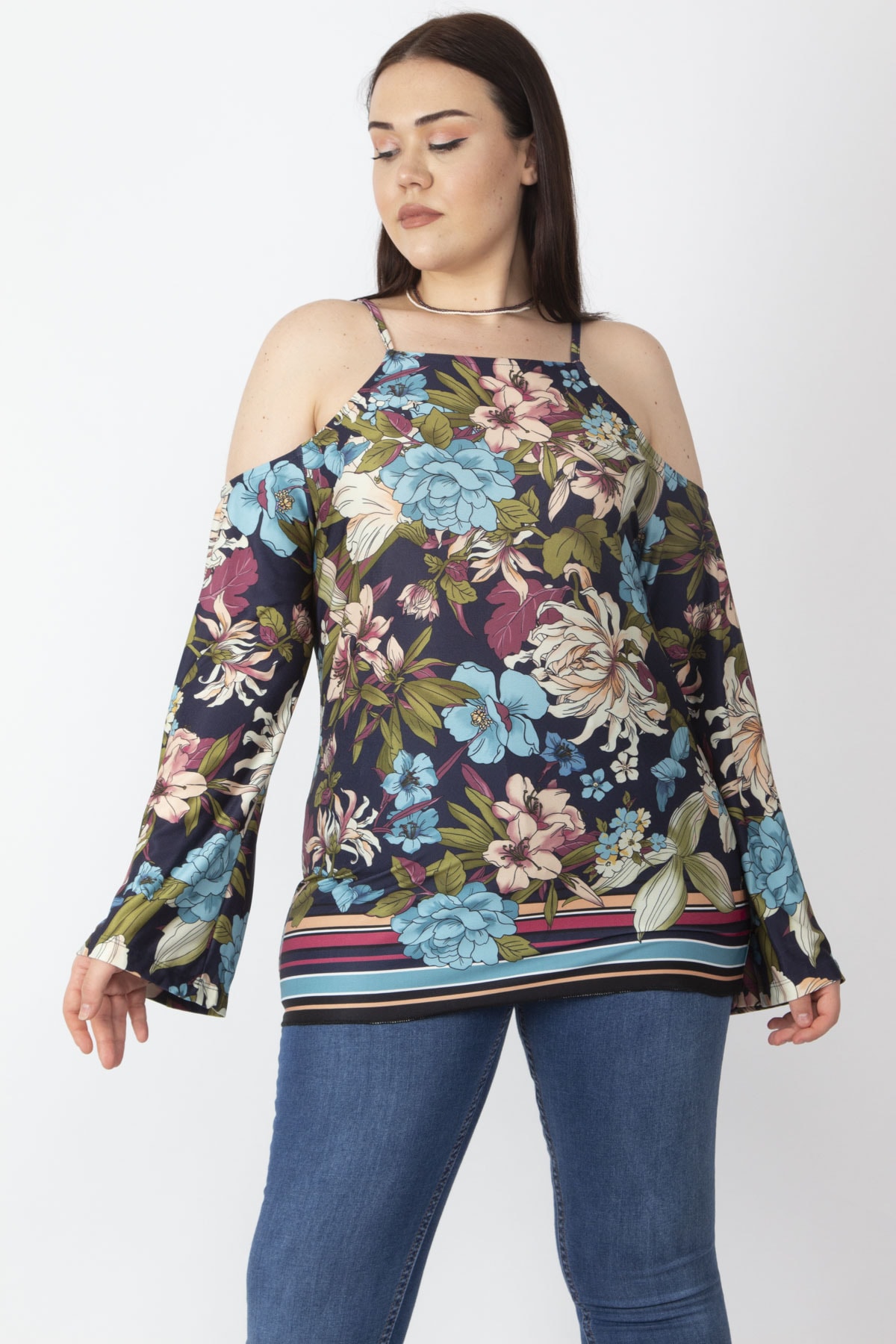 Levně Şans Women's Plus Size Colorful Floral Printed Off-the-Shoulder Blouse