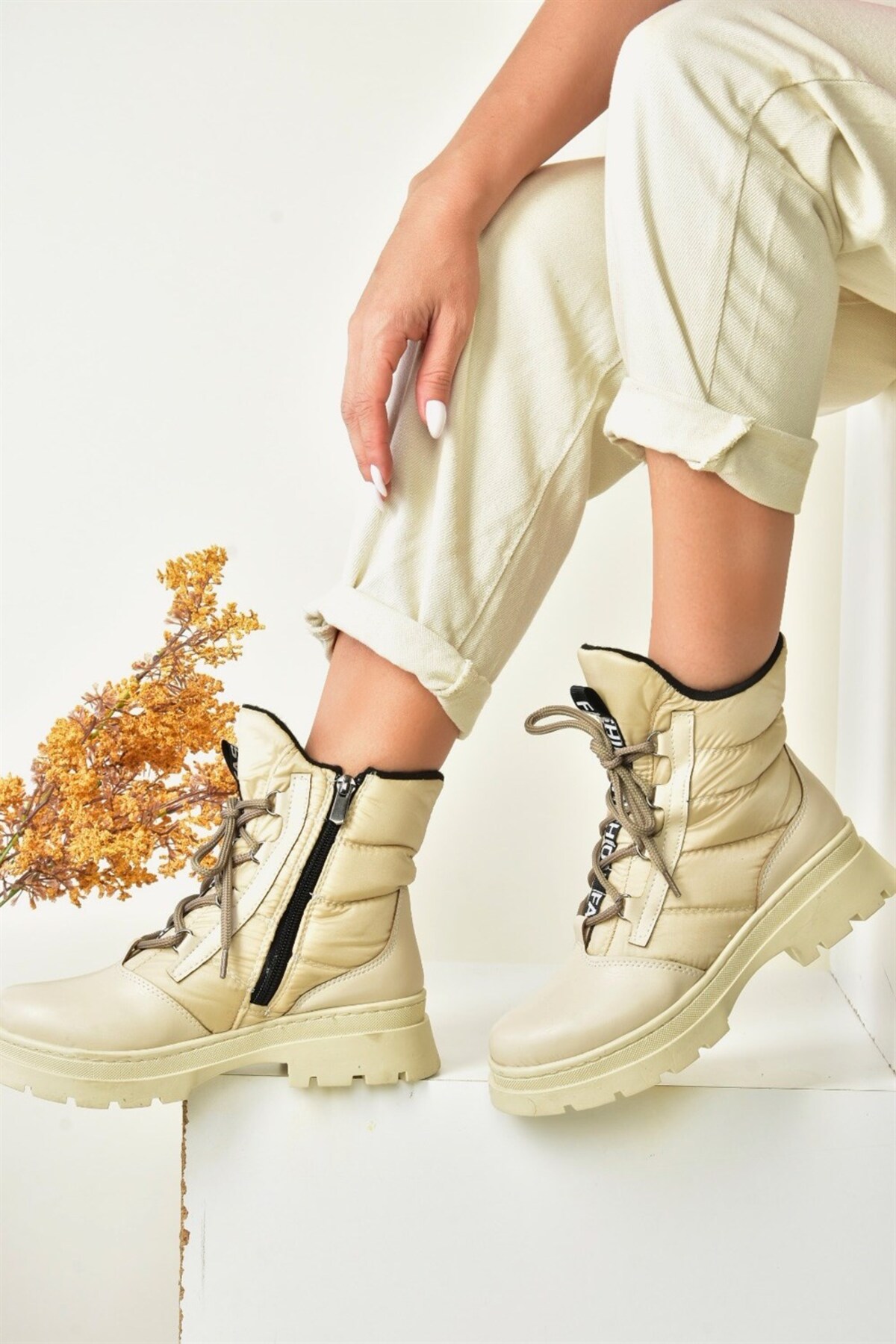 Levně Fox Shoes Beige Fabric Women's Boots