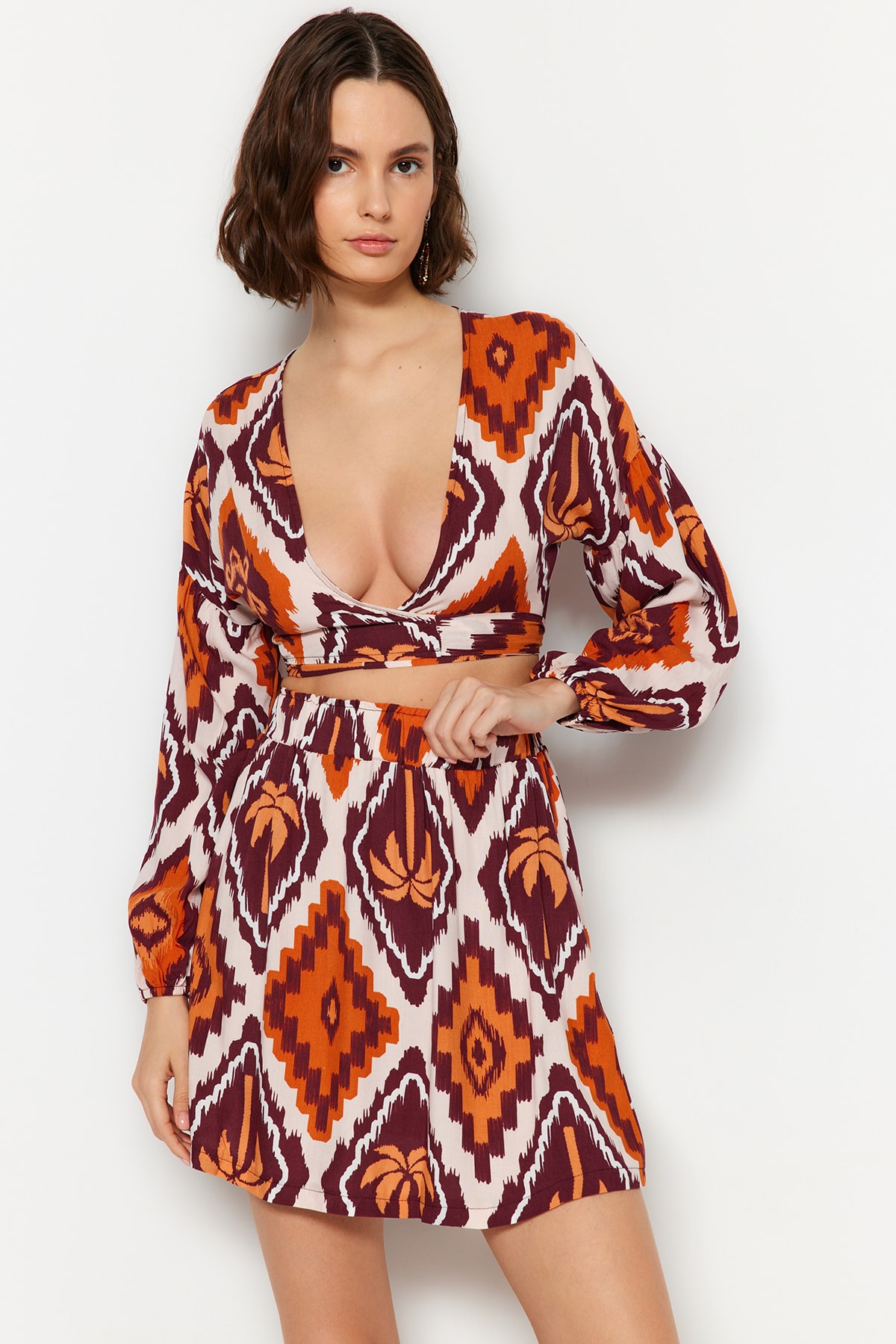 Levně Trendyol Tropical Patterned Woven Binding Blouse and Skirt Set