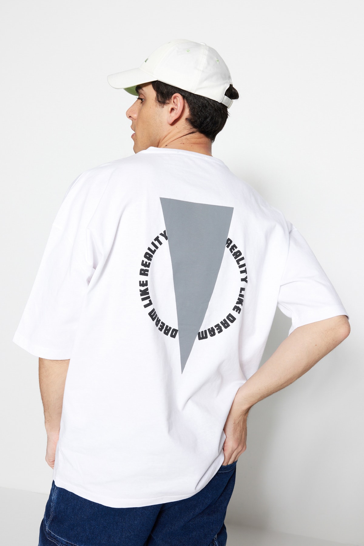 Levně Trendyol Bílé pánské oversized/široký střih 100% bavlna posádky s potiskem zadní tričko