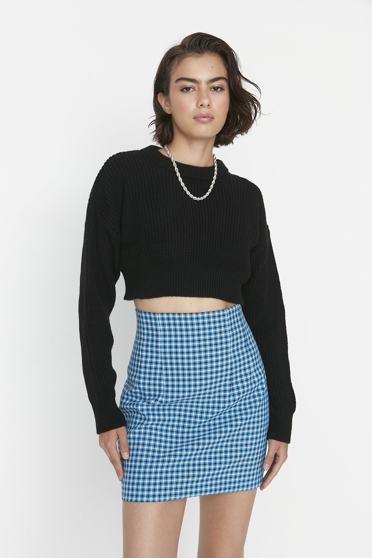 Trendyol Black Super Crop Crew Neck Knitwear Sweater