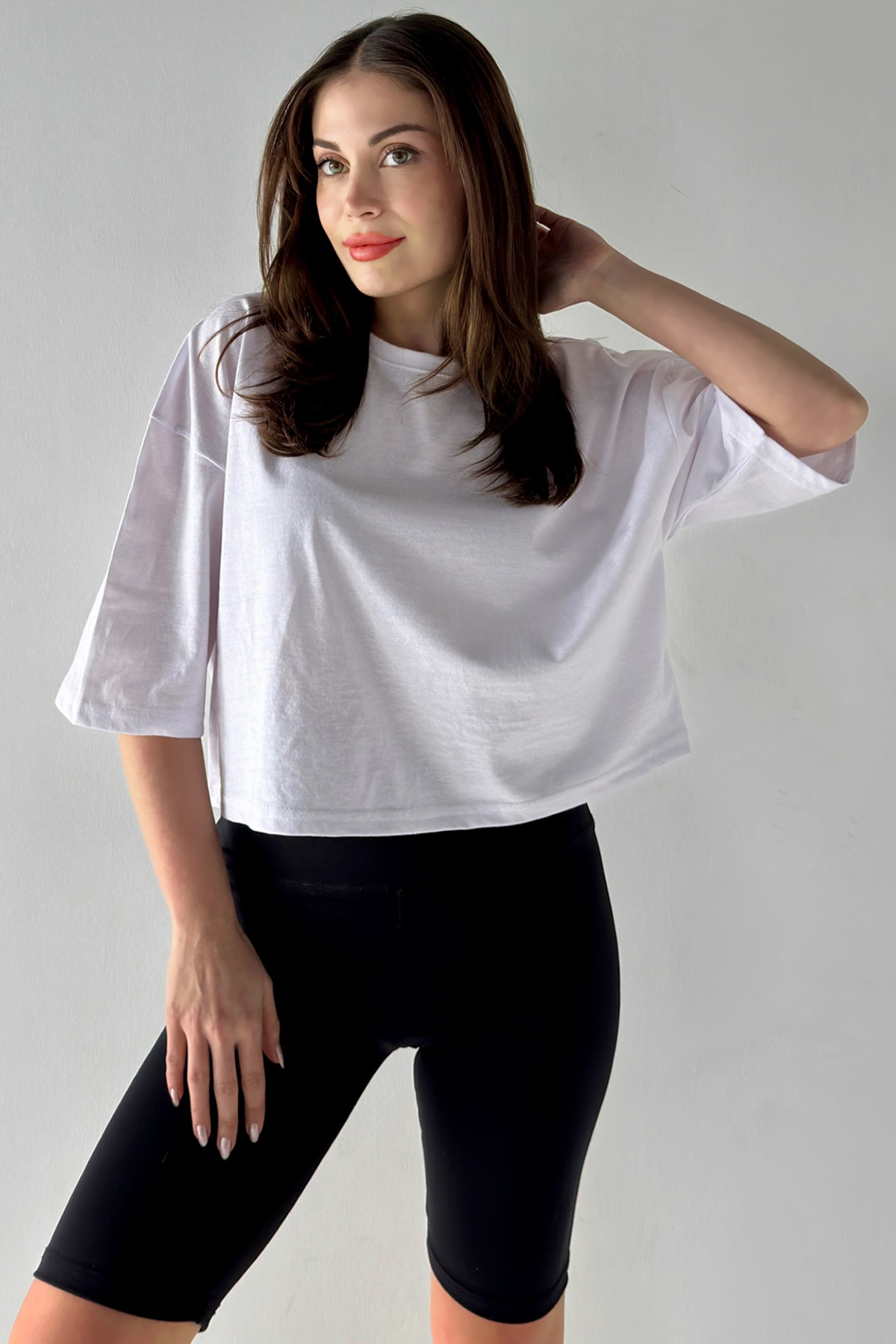 Levně MODAGEN Women's Oversize White Crop Tshirt