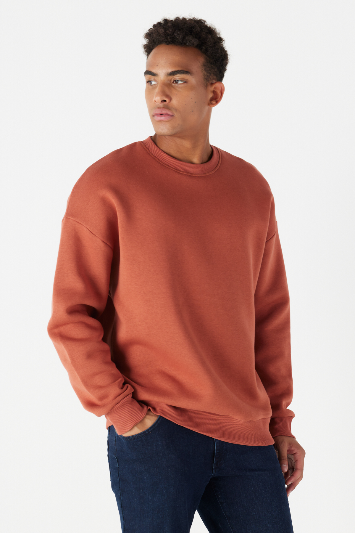 Levně AC&Co / Altınyıldız Classics Men's Light Brown Oversize Fit Wide Cut Cotton Fleece Inner 3 Thread Crew Neck Sweatshirt