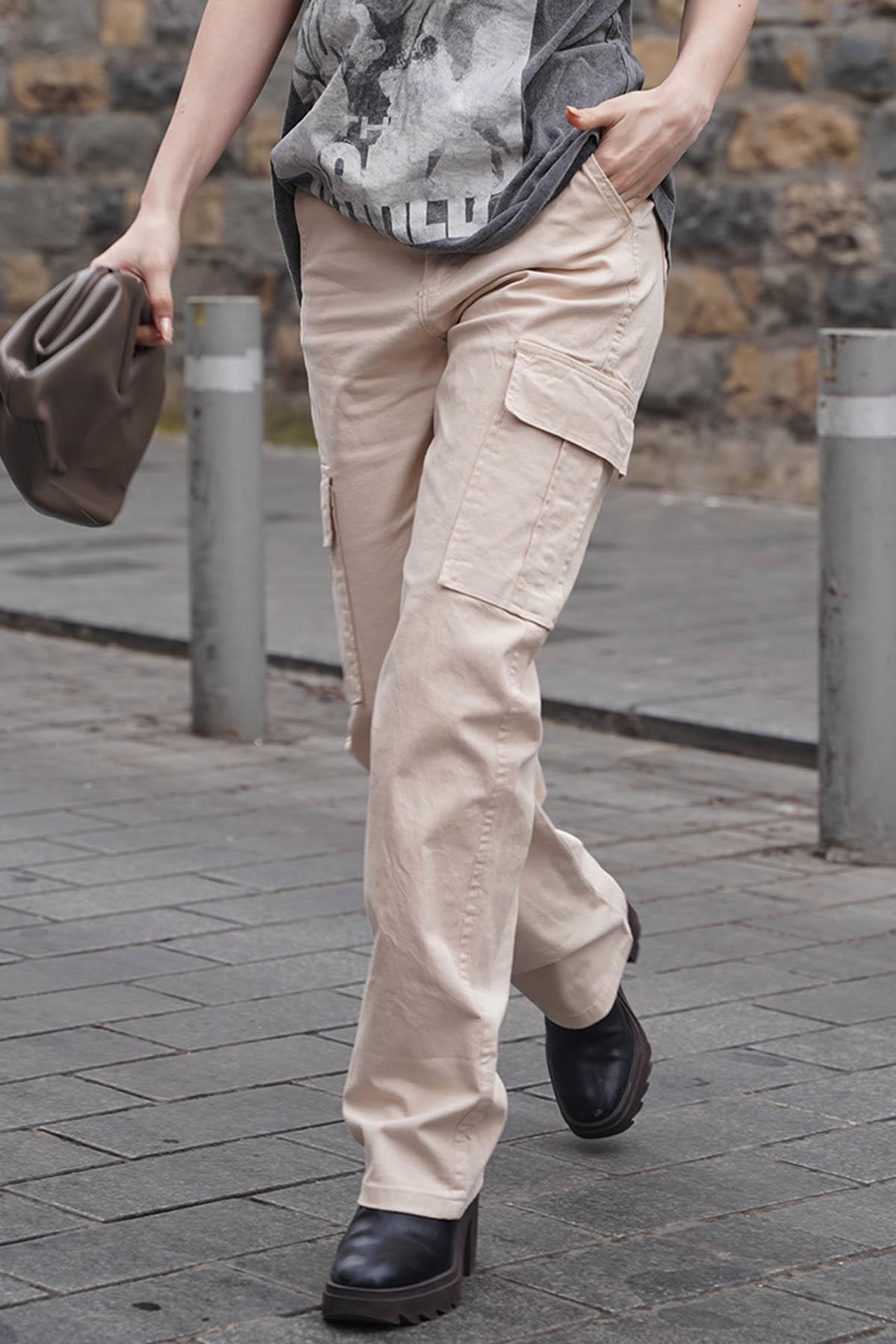 Pantaloni bej cu buzunare Madmext