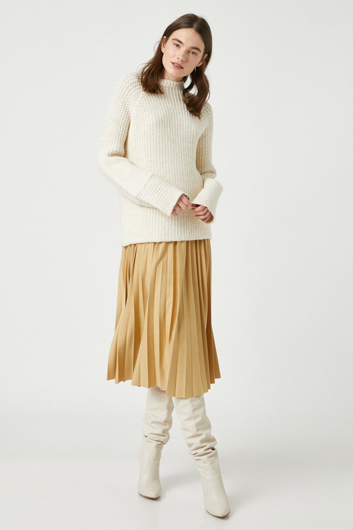 Ecru pleated skirt