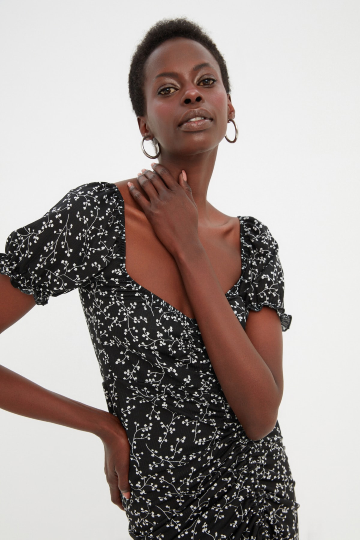 Trendyol Black Printed Sweetheart Neck plisat cu maneca scurta tricotat Mini Rochie