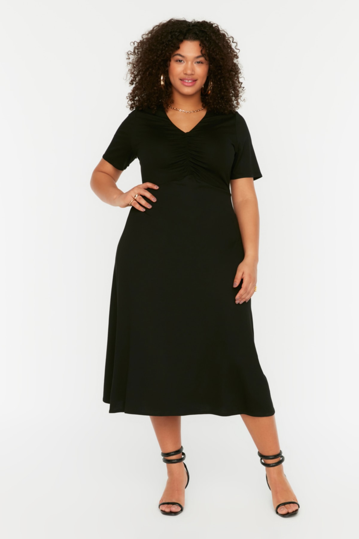 Trendyol Curve Black Skater V-neck Shromáždit detailní pletené šaty