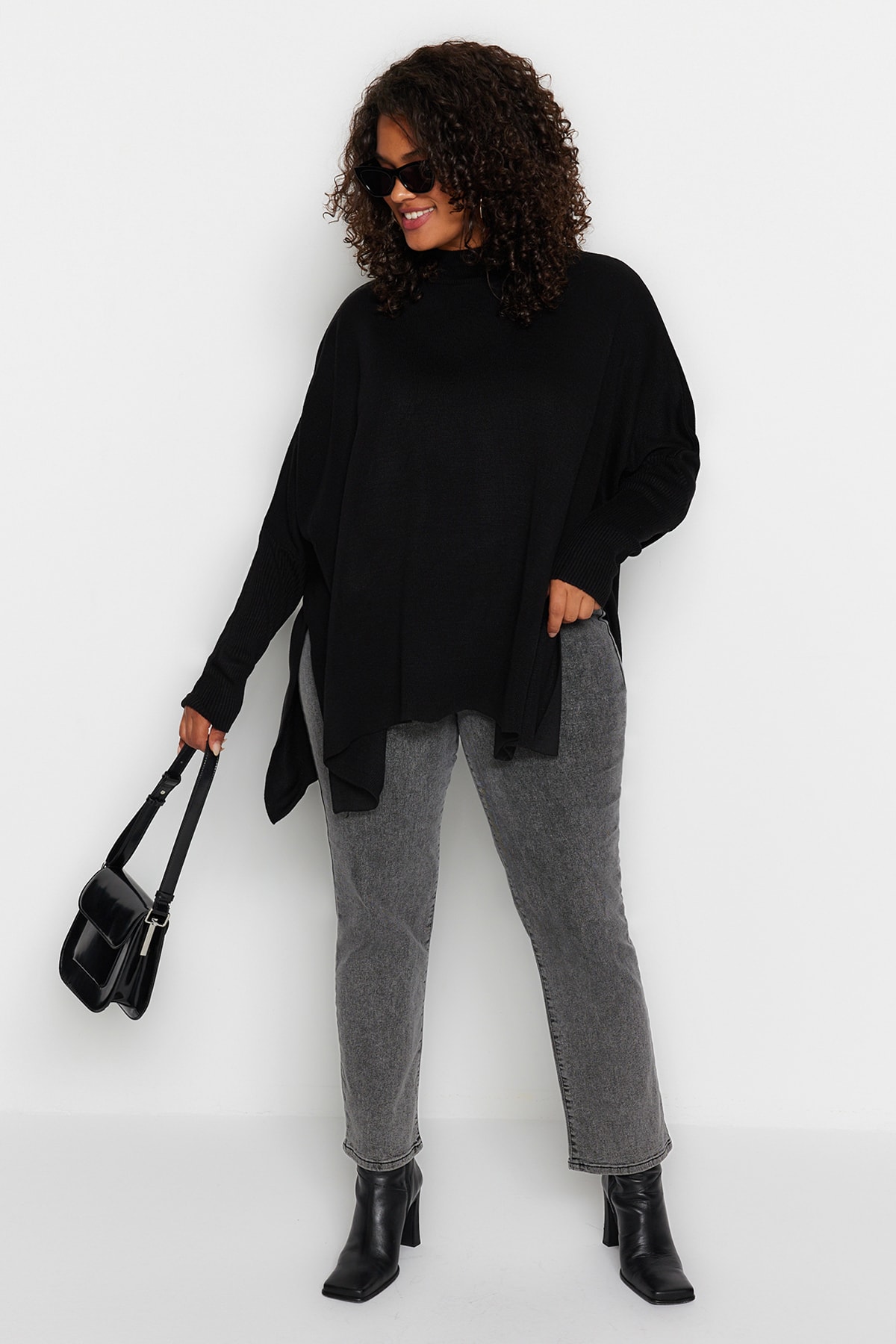 Trendyol Curve Plus Size Sweater - Black - Relaxed fit