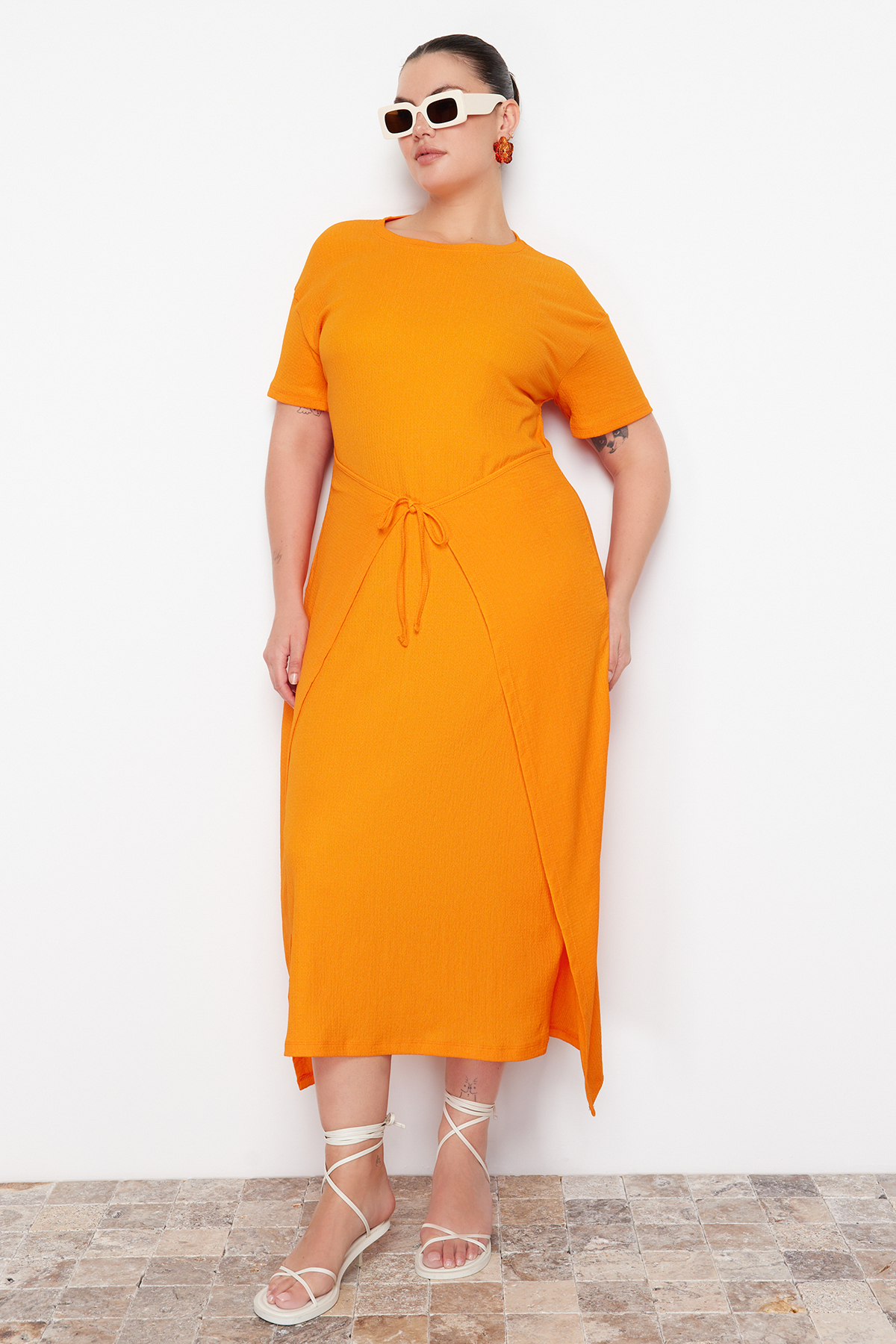 Levně Trendyol Curve Orange Tie Detailed Midi Knitted Dress