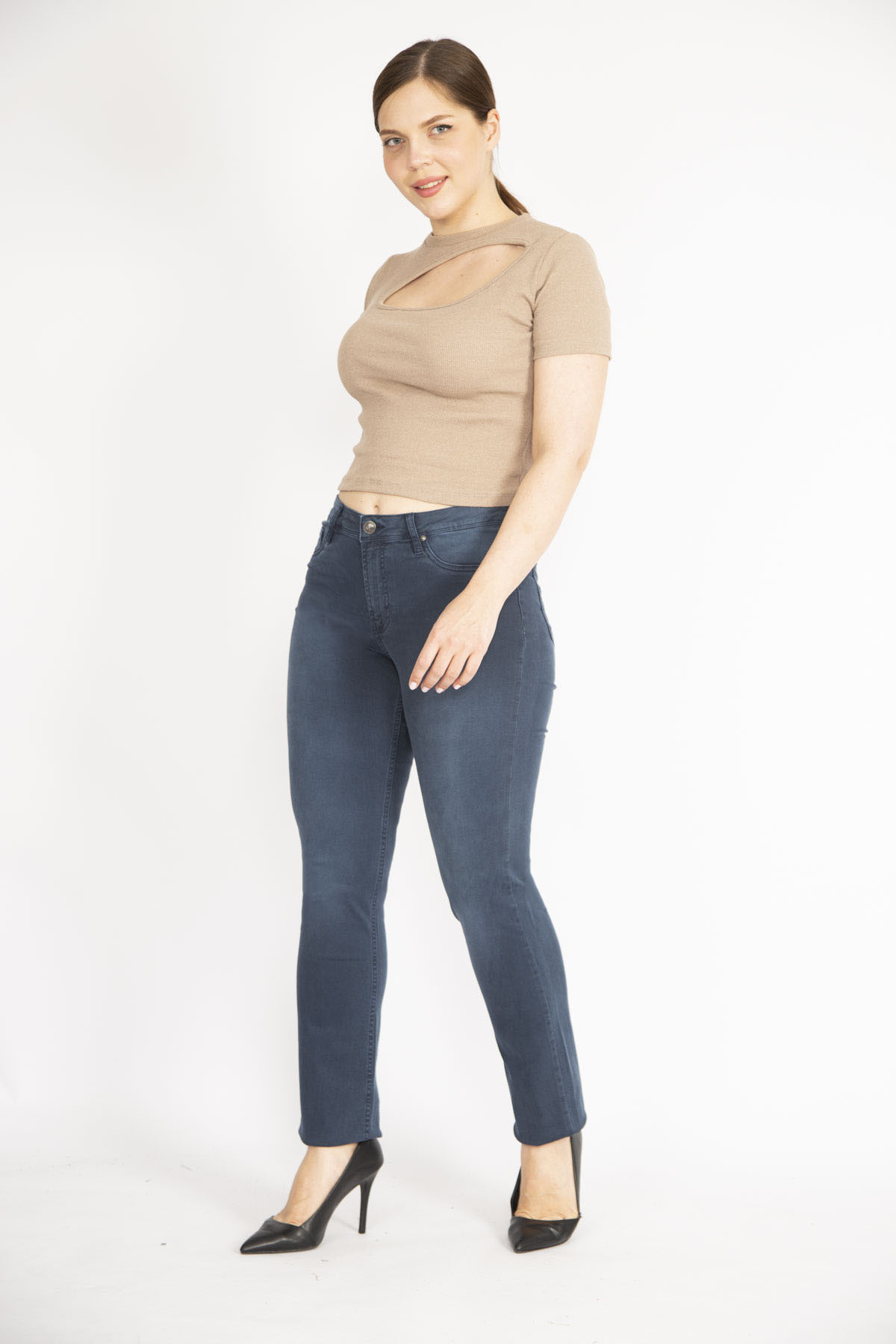 Levně Şans Women's Plus Size Navy Blue Lycra Jeans with Front Decoration and Back Pockets