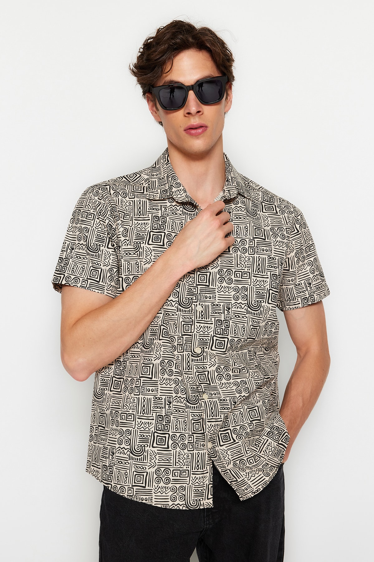 Trendyol Black Men's Regular Fit Geometric Printed Summer Shirt.