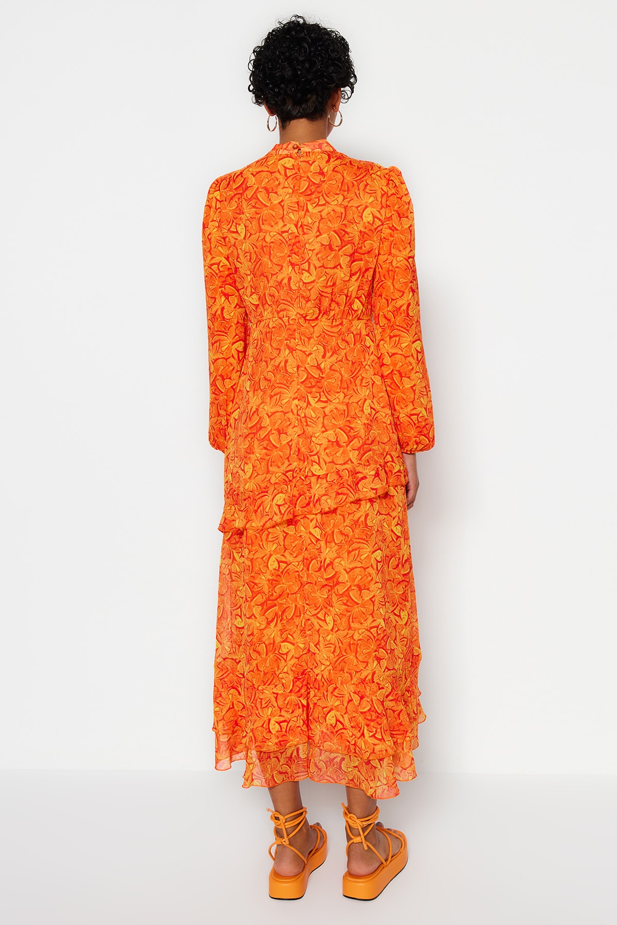 Rochie din sifon țesut căptușită cu frișcă Trendyol Frill cu o fustă florală portocalie