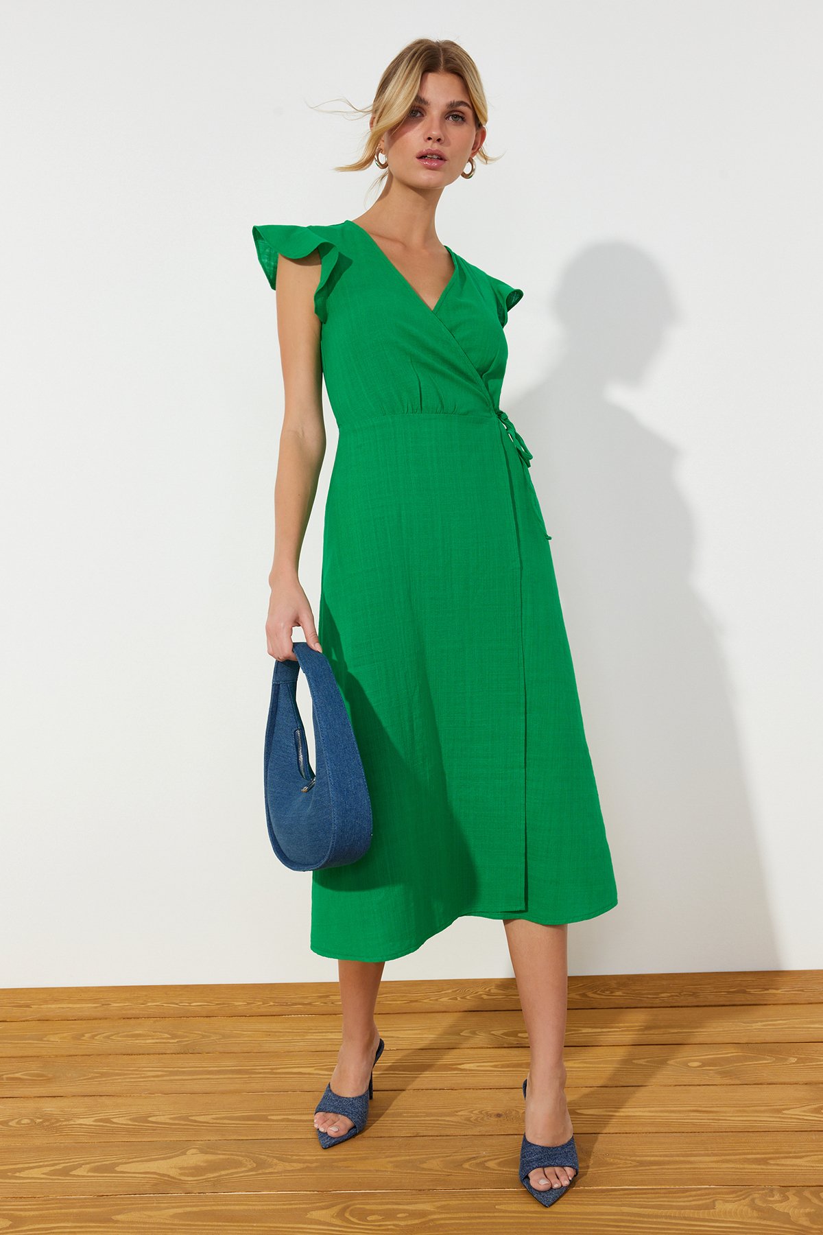 Levně Trendyol Green Double Breasted Ruffle Detailed Midi Woven Linen Look Dress