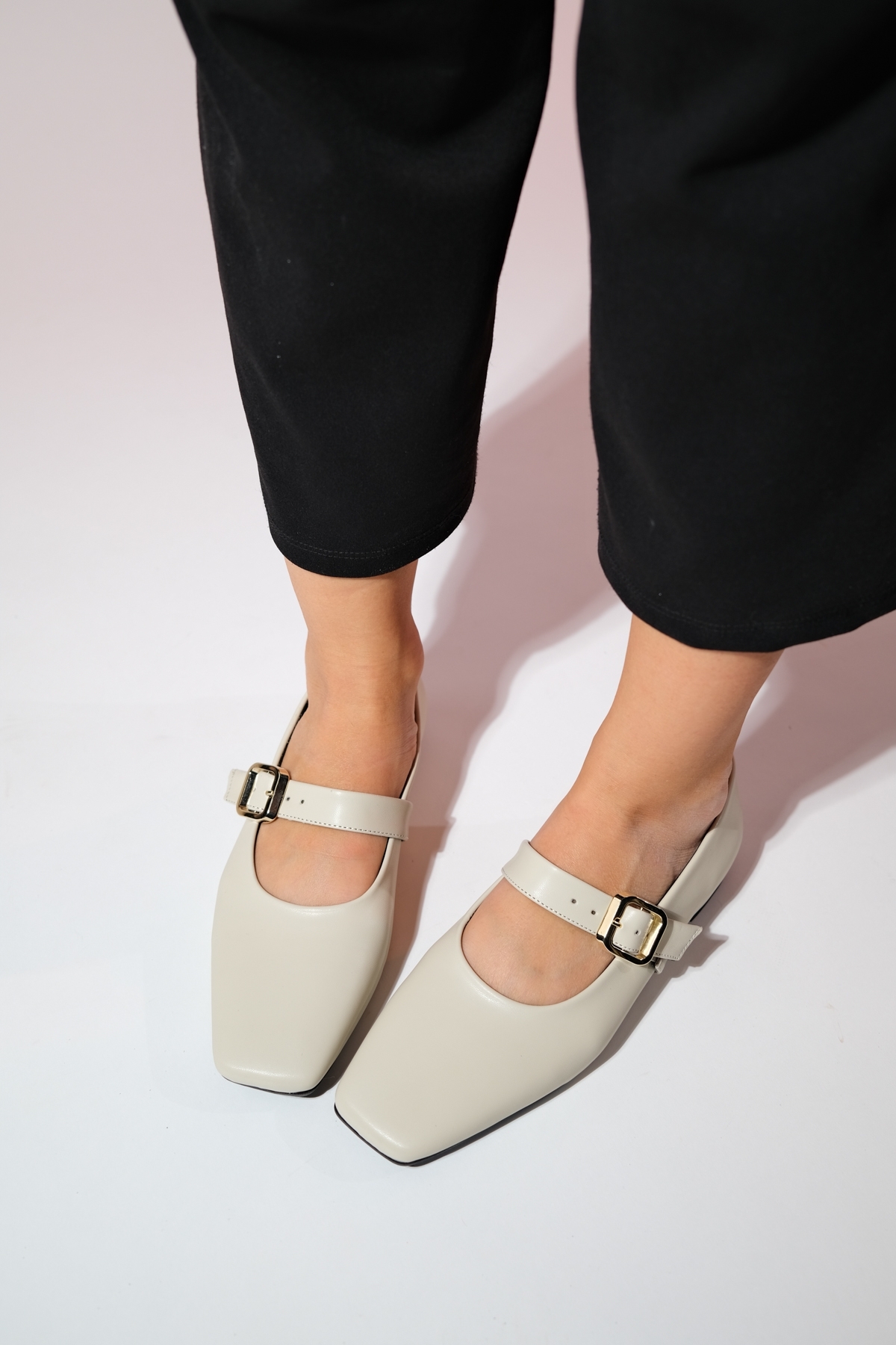 Levně LuviShoes BLUFF Women's Beige Skin Flat Toe Flat Shoes