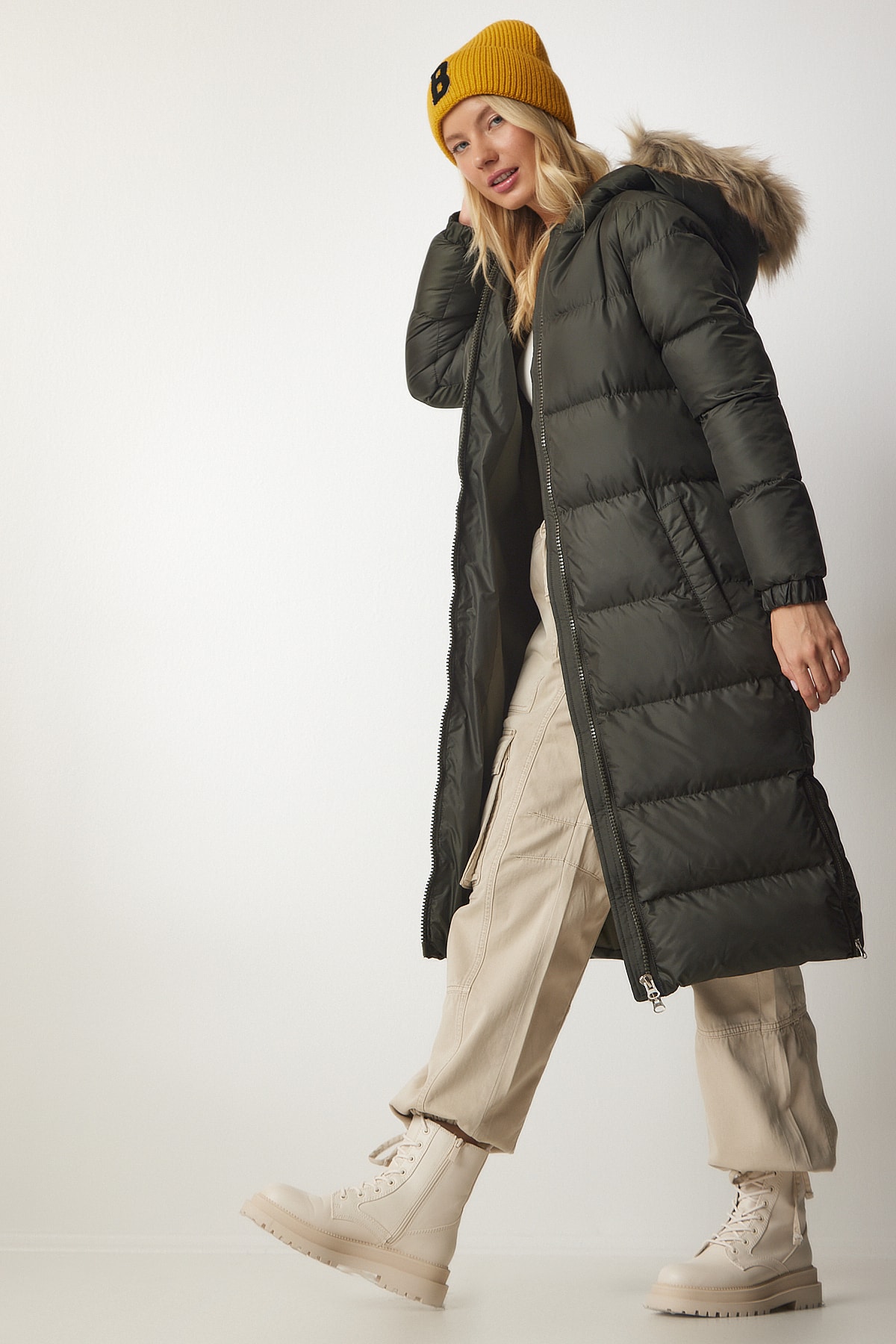 Levně Happiness İstanbul Dámský khaki dlouhý péřový kabát s kapucí