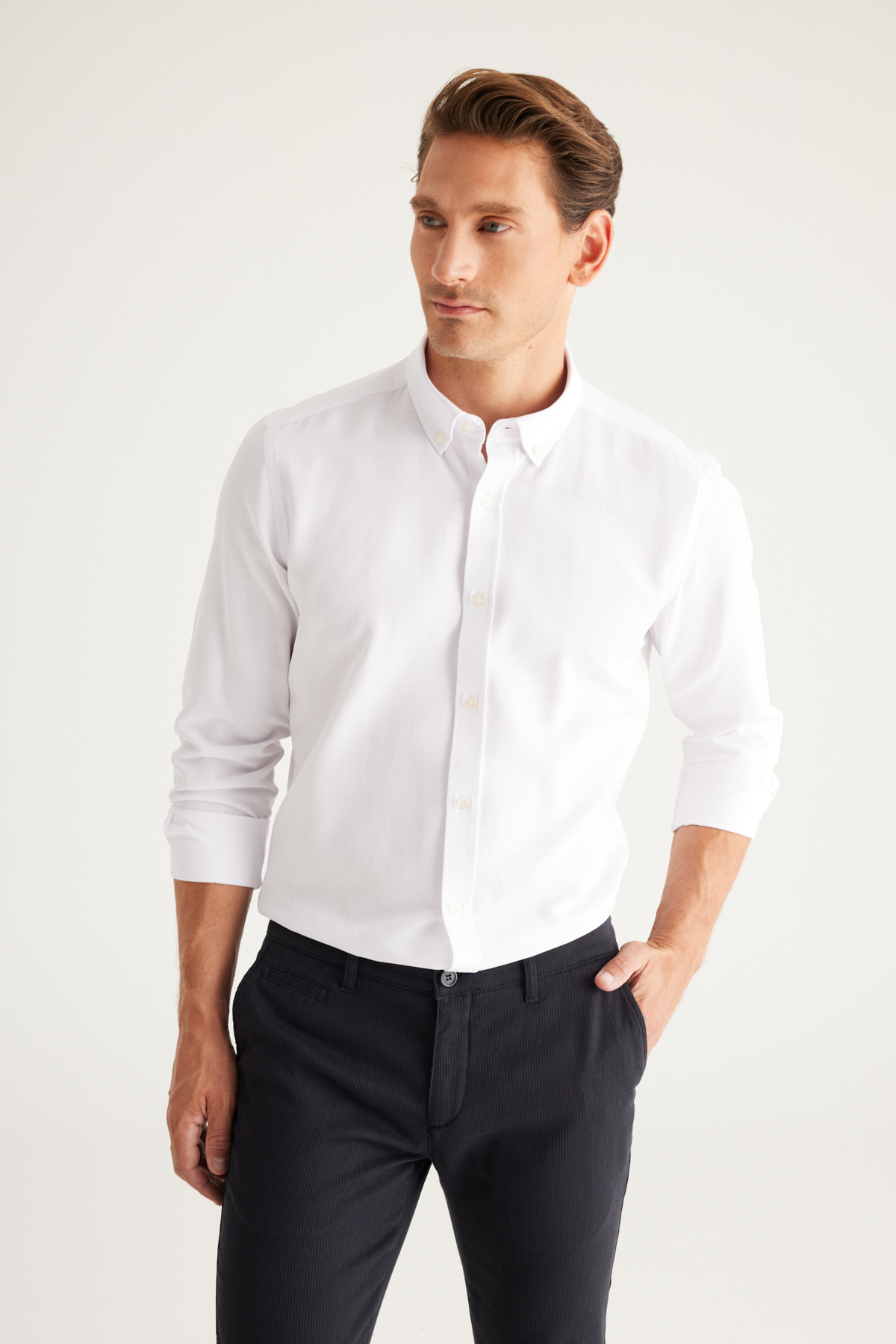 Levně AC&Co / Altınyıldız Classics Men's White Buttoned Collar Easy to Iron Cotton Slim Fit Slim Fit Oxford Shirt