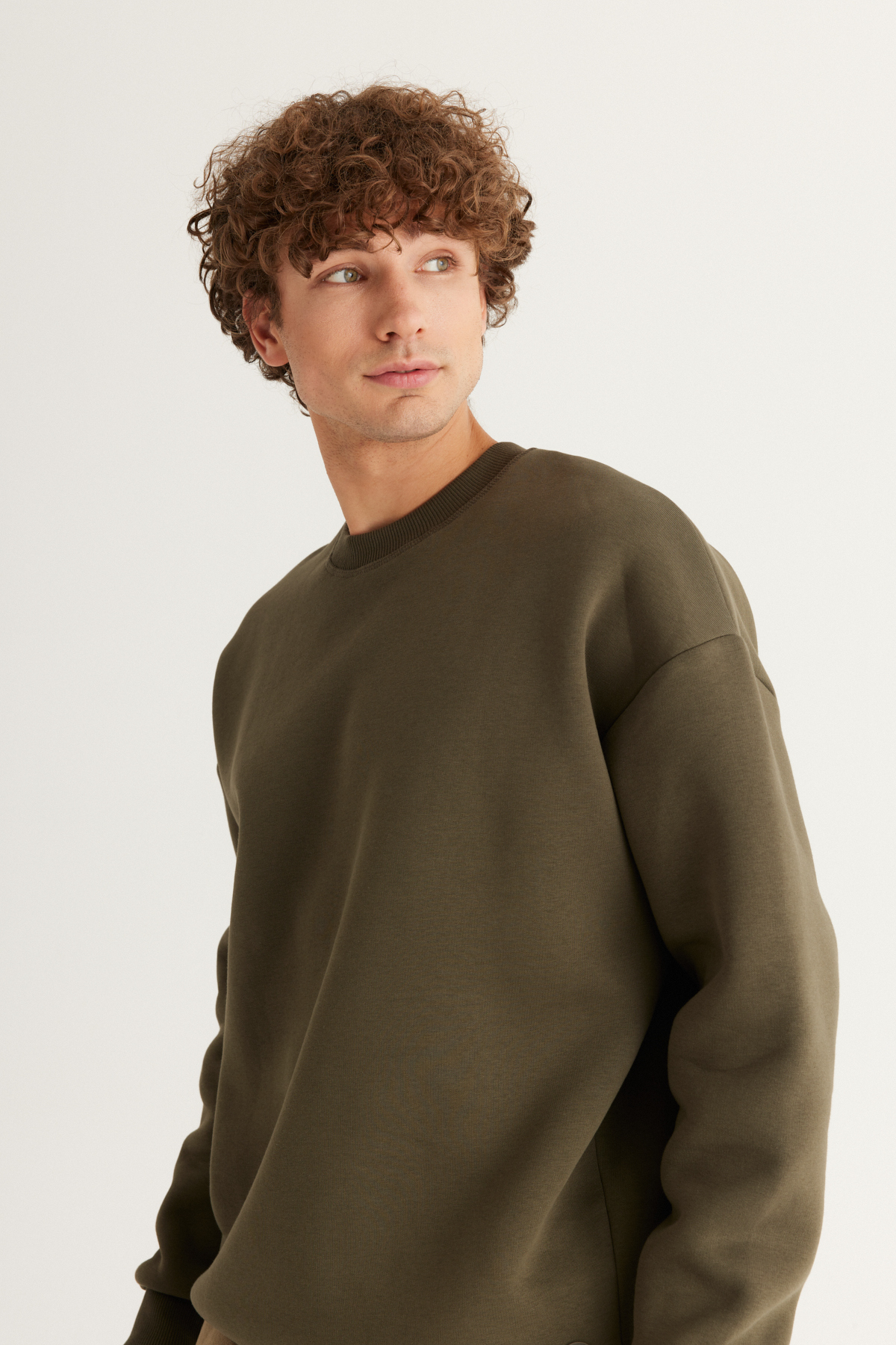 Levně AC&Co / Altınyıldız Classics Men's Khaki Oversize Fit Wide Cut Cotton Fleece Inner 3 Thread Crew Neck Sweatshirt