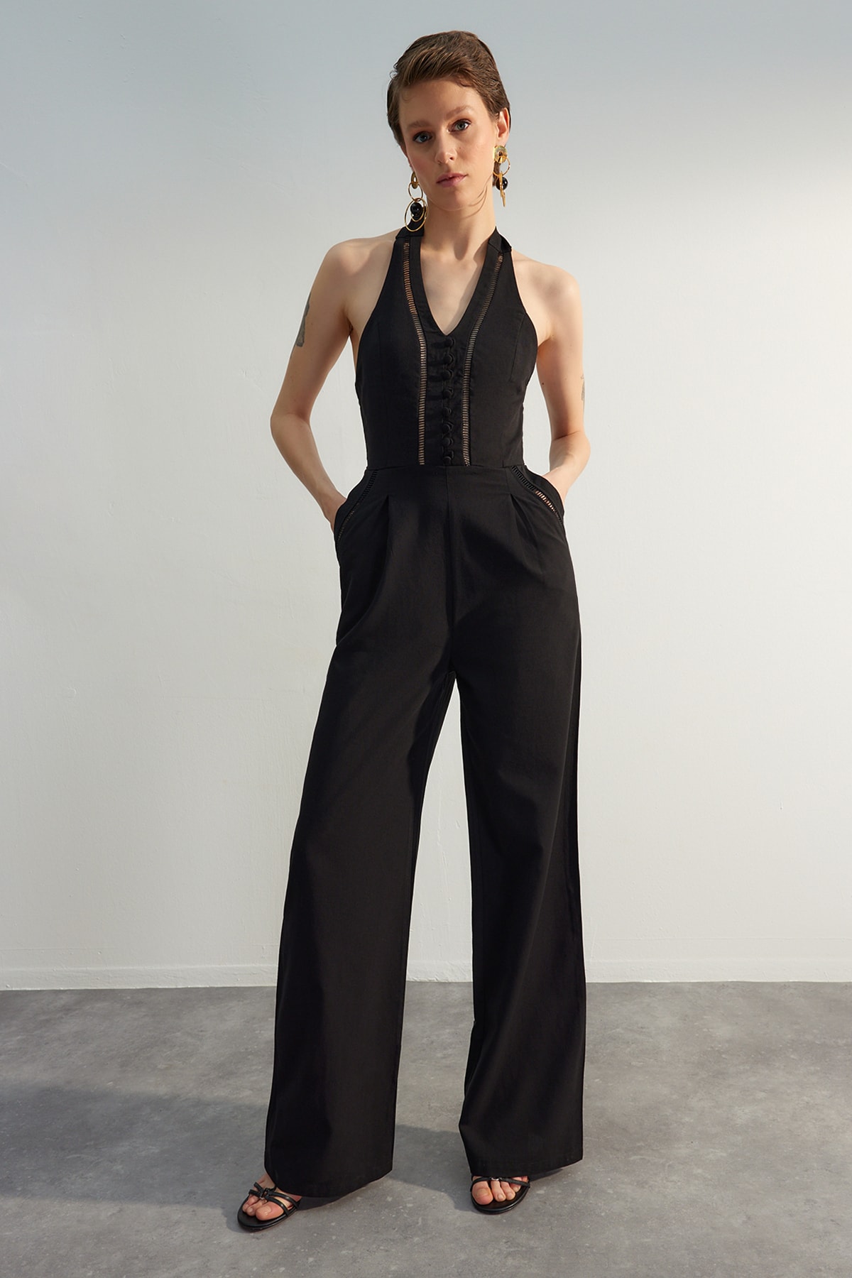Levně Trendyol Limited Edition Black Sleeveless Woven Jumpsuit