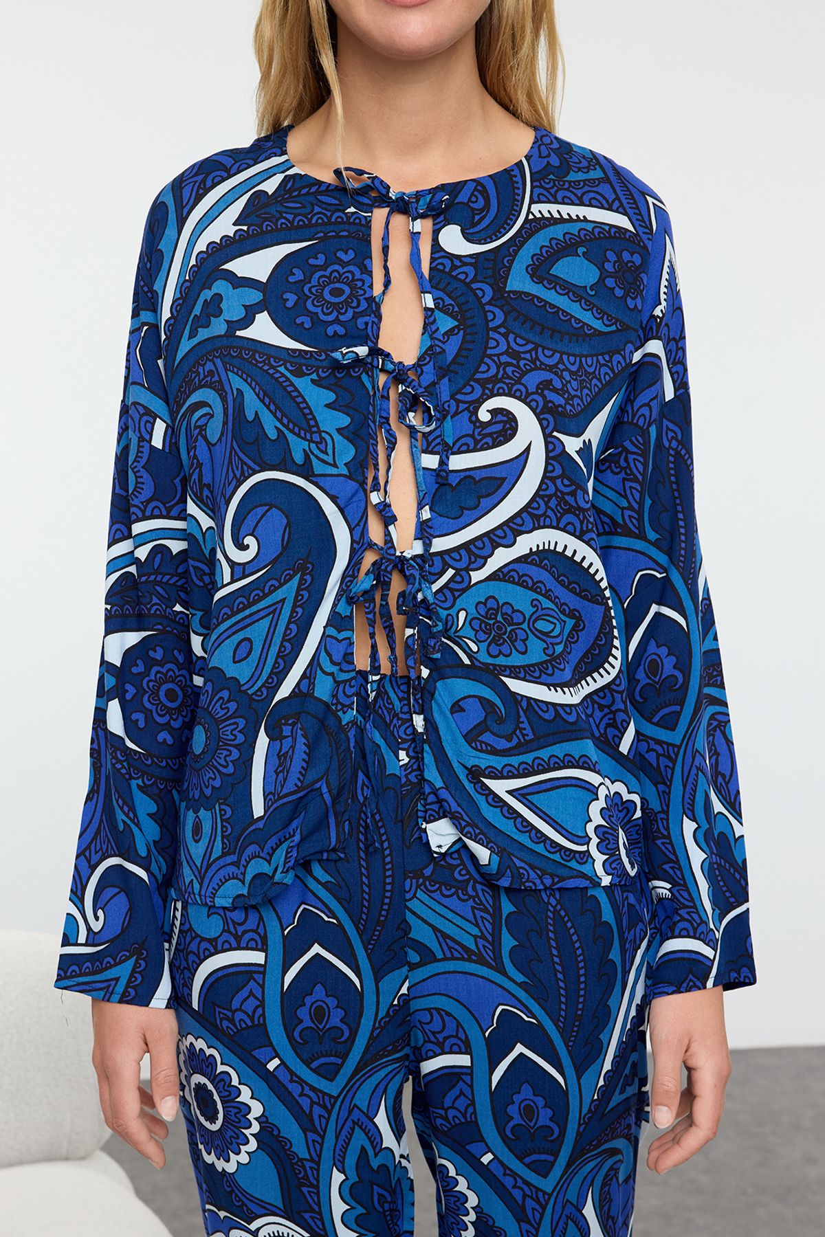 Trendyol Navy Blue Ethnic Patterned Tie/Ribbon/Bow Detailed Viscose Woven Pajama Set