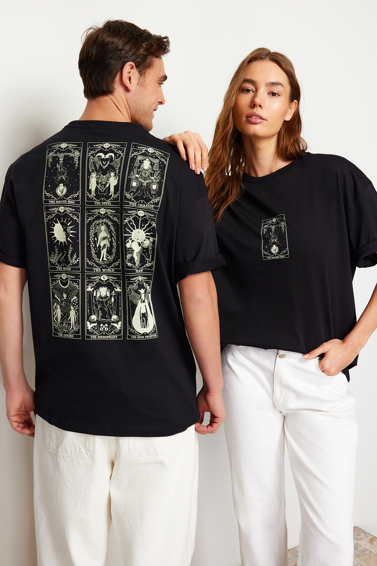 Levně Trendyol Black Oversize/Wide-Fit 100% Cotton Tarot Printed T-Shirt