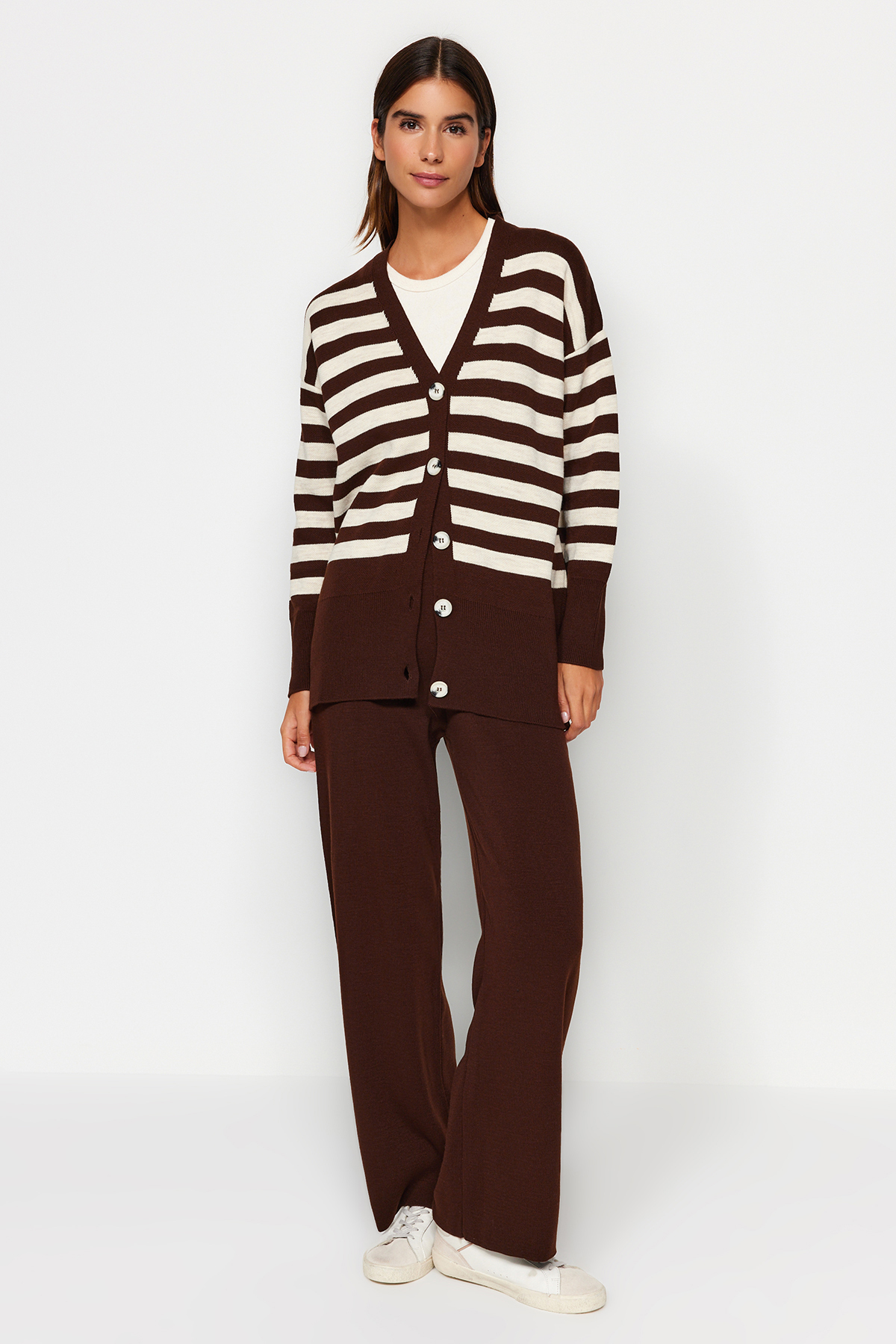 Levně Trendyol Dark Brown Button Detailed Jacquard Striped Cardigan Trousers Knitwear Two Piece Set