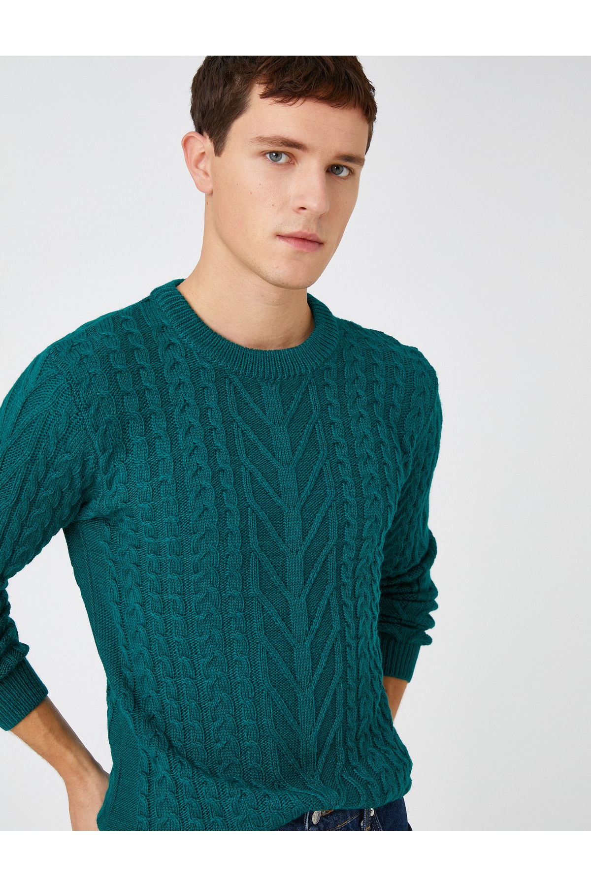 Levně Koton Basic pletený svetr s pleteným kulatým výstřihem.