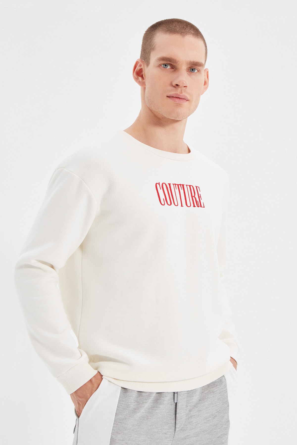 Trendyol Men's Ecru Regular/Real Fit Long Sleeve Crew Neck Embroidered Sweatshirt