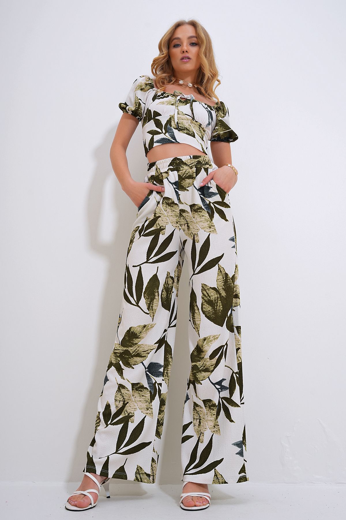 Trend Alaçatı Stili Women's Green Palm Pattern Crop Top and Palazzo Trousers