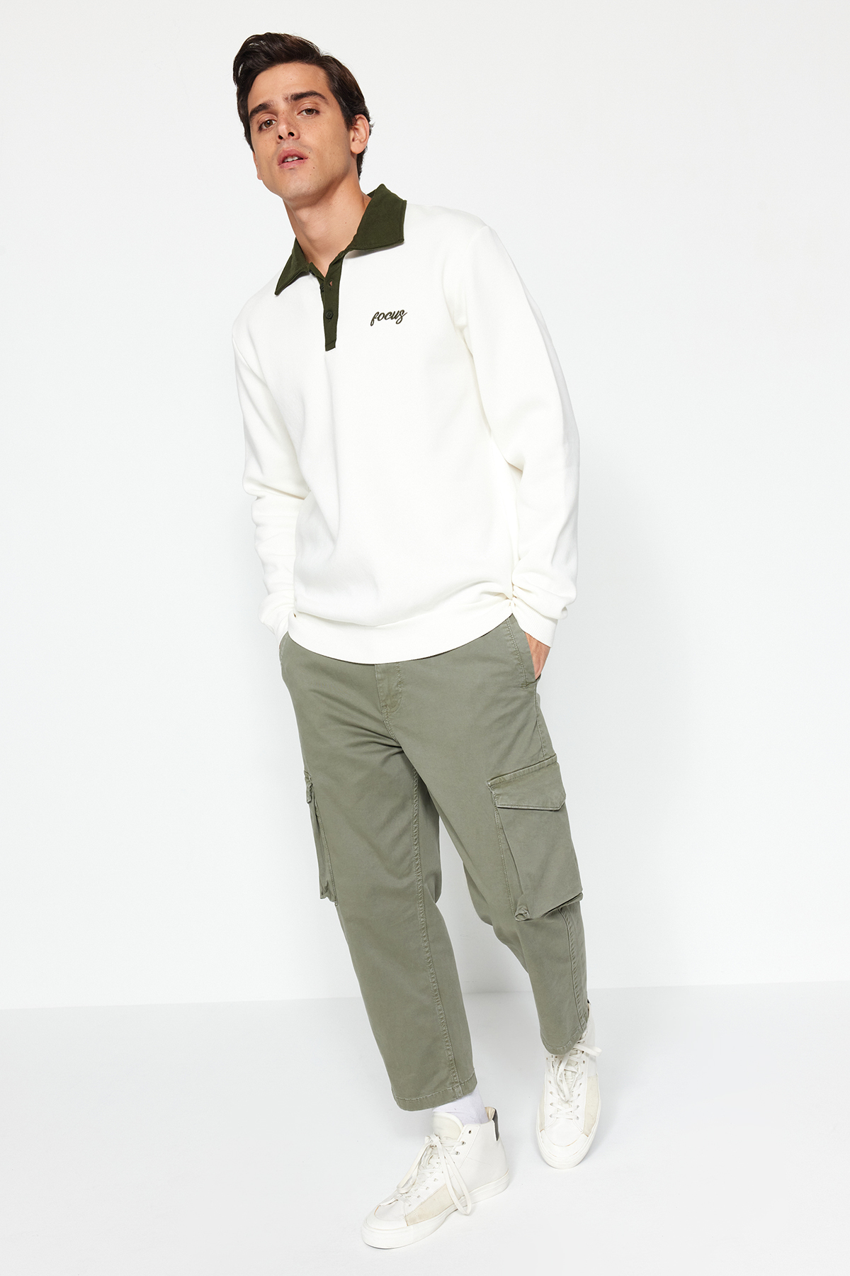Levně Trendyol Ecru Regular/Regular Fit Polo Neck Embroidered Fleece Inside Cotton Sweatshirt