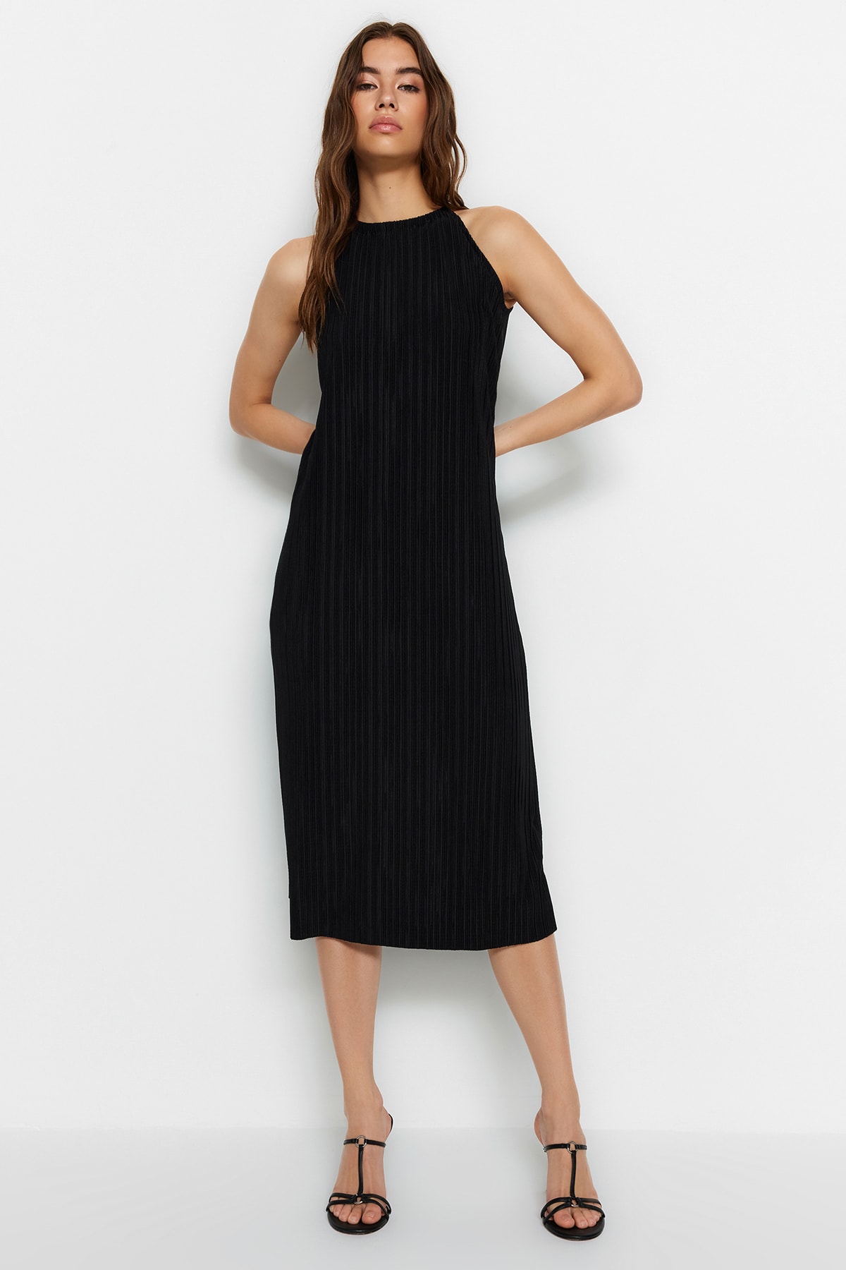 Trendyol Black Shift/obyčajné midi plisované šaty s nulovým rukávom