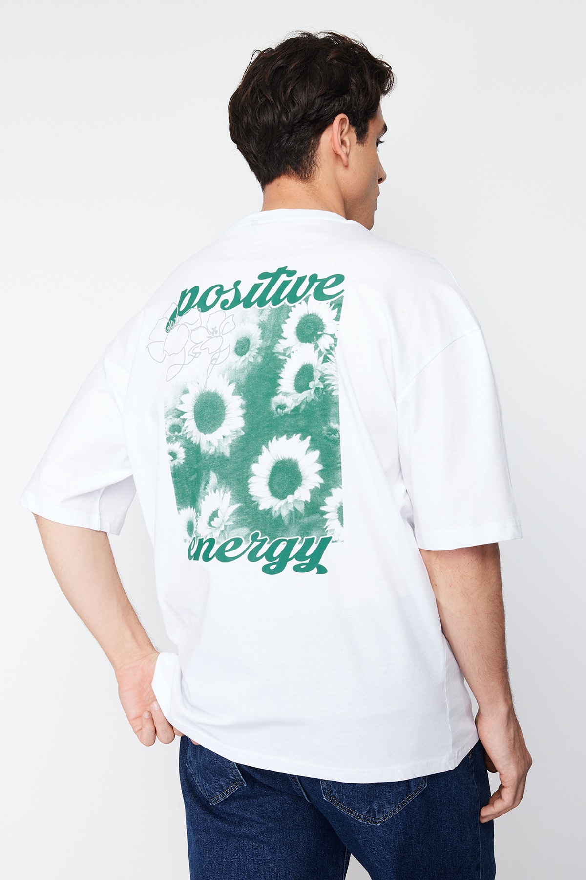 Levně Trendyol White Oversize/Wide Cut Crew Neck Flower Printed 100% Cotton T-Shirt
