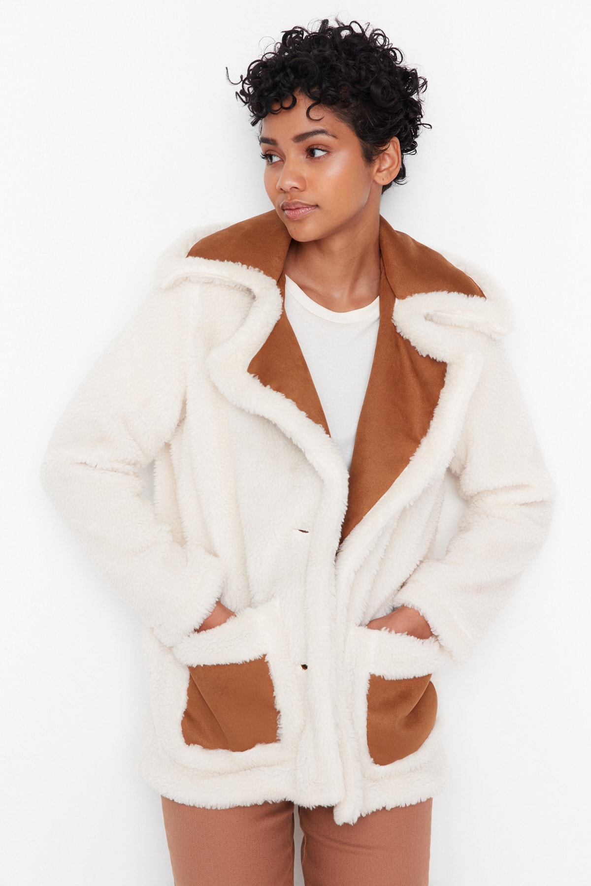 Trendyol Ecru Wide-Cut Oversize Suede Detailed Plush Coat