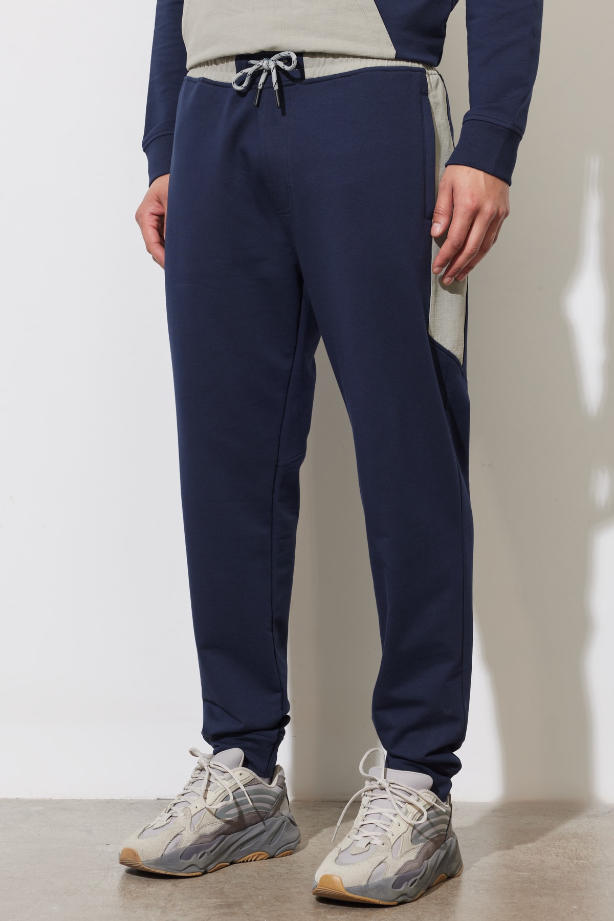 Levně ALTINYILDIZ CLASSICS Men's Navy Blue Standard Fit Regular Cut Sweatpants.