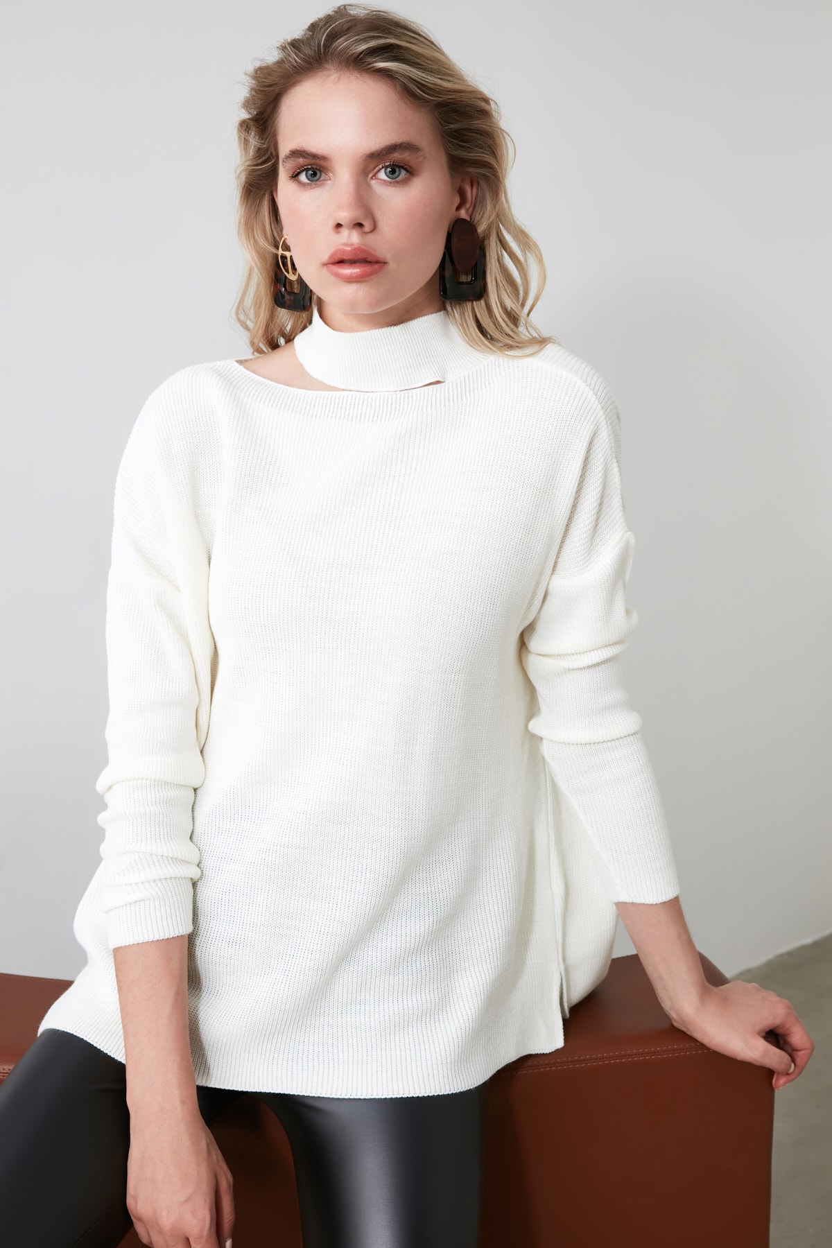 Trendyol Ecru Cut Out Detailed Knitwear Sweater