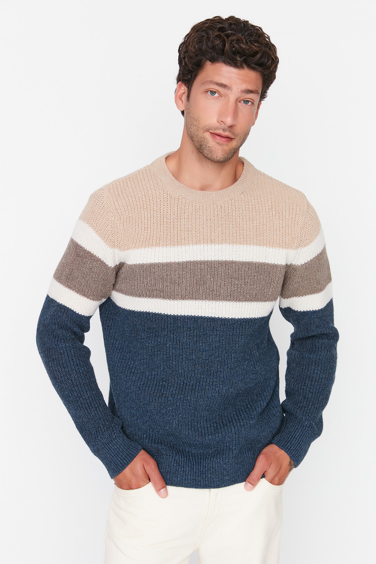 Levně Trendyol Beige Slim Fit Crew Neck Paneled Knitwear Sweater