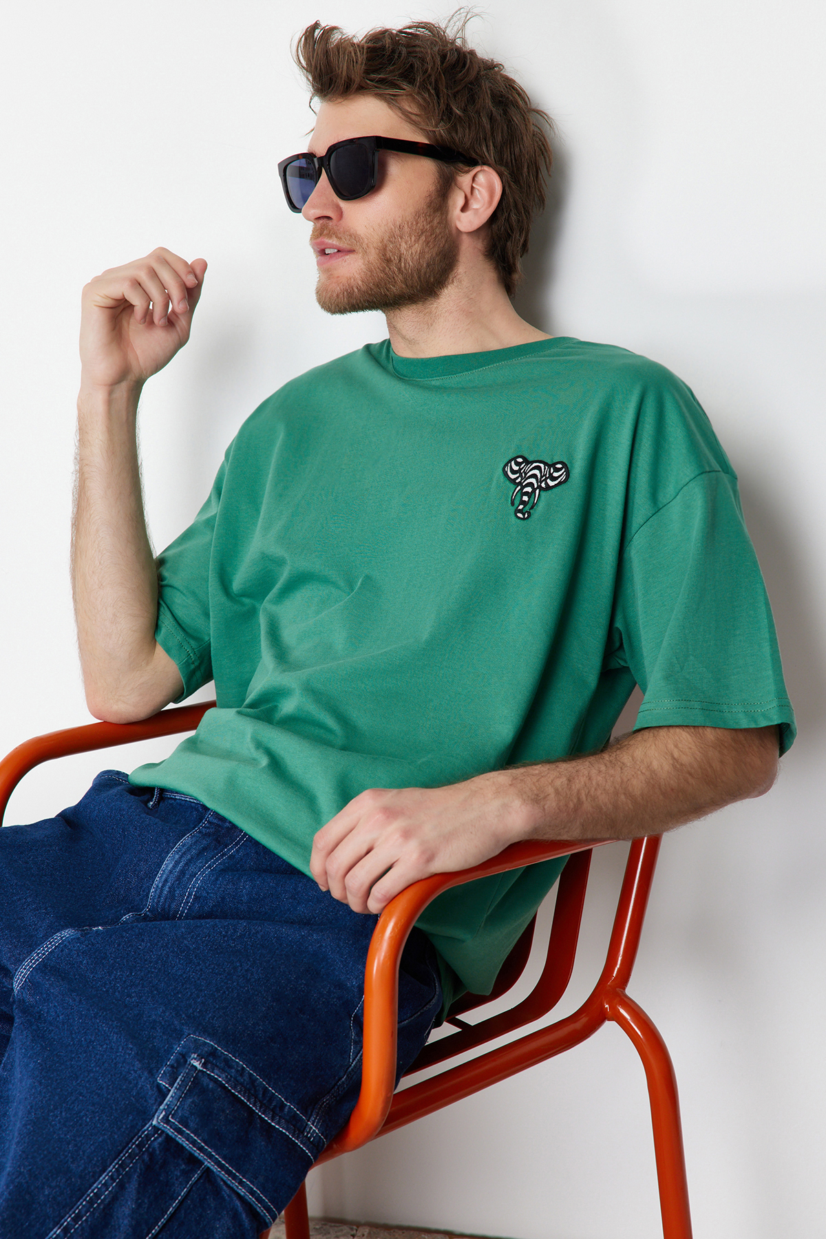 Levně Trendyol Green Oversize Mystic Animal Embroidery 100% Cotton T-Shirt