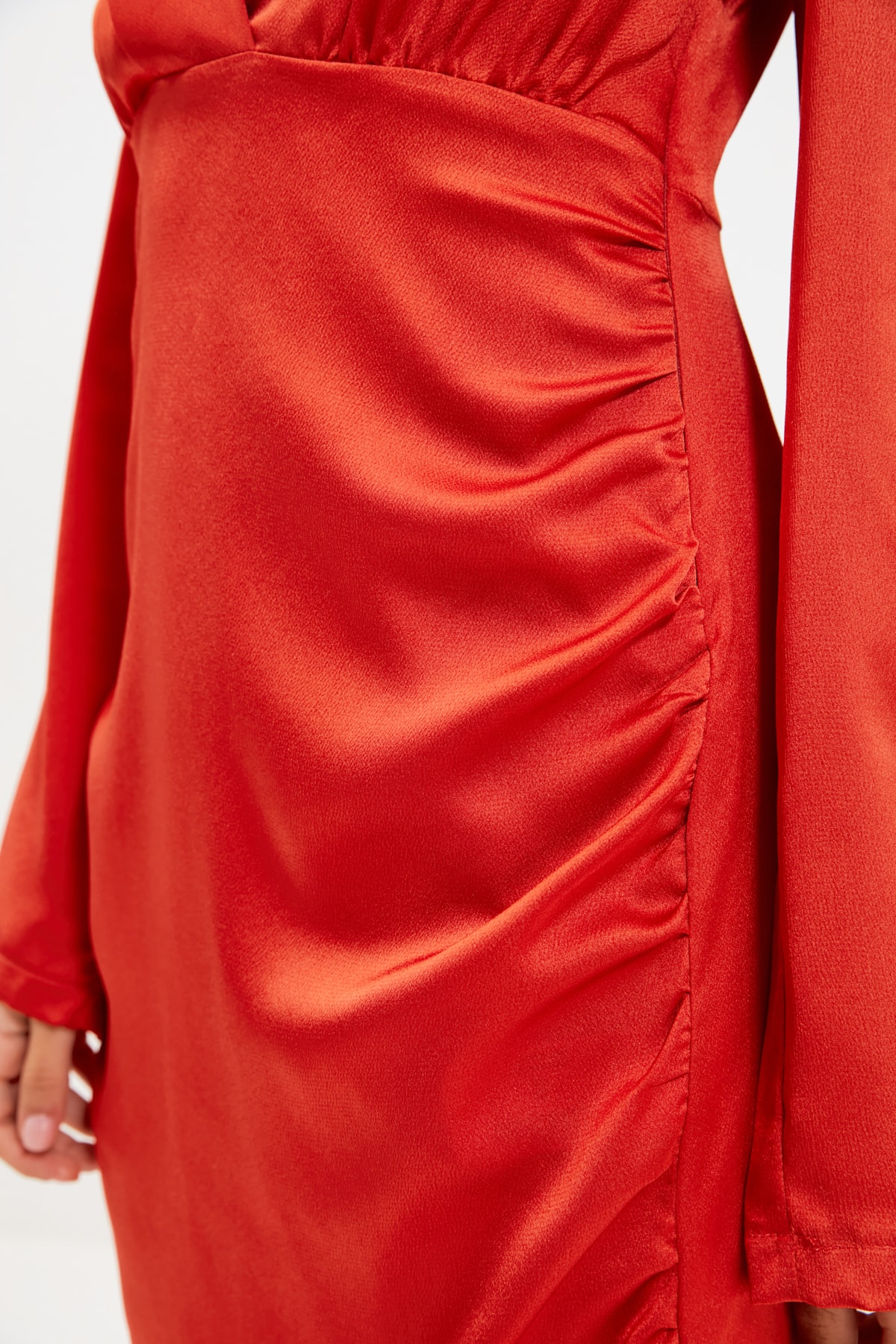 Trendyol Cinnamon Guler rochie detaliată