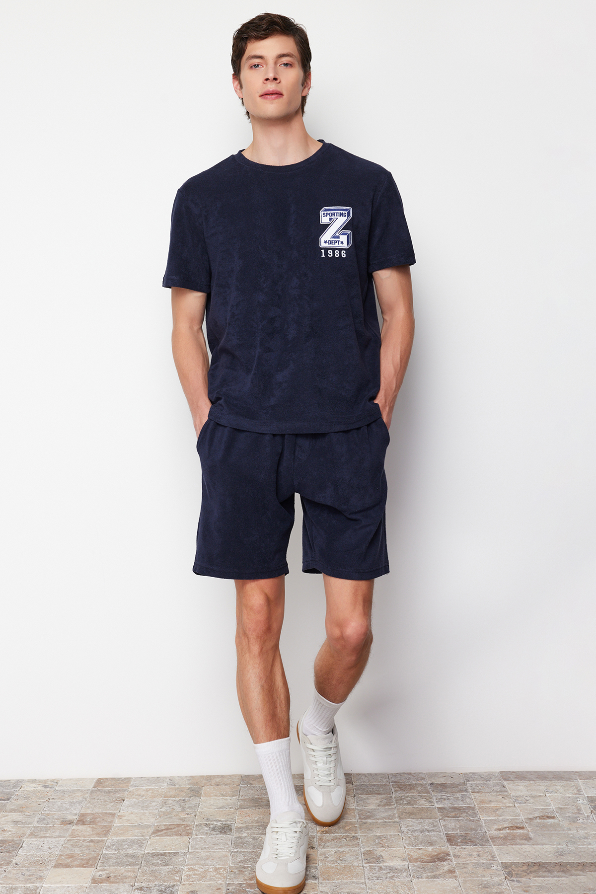 Levně Trendyol Navy Blue Regular Fit Embroidered Terry Fabric Shorts Pajamas Set