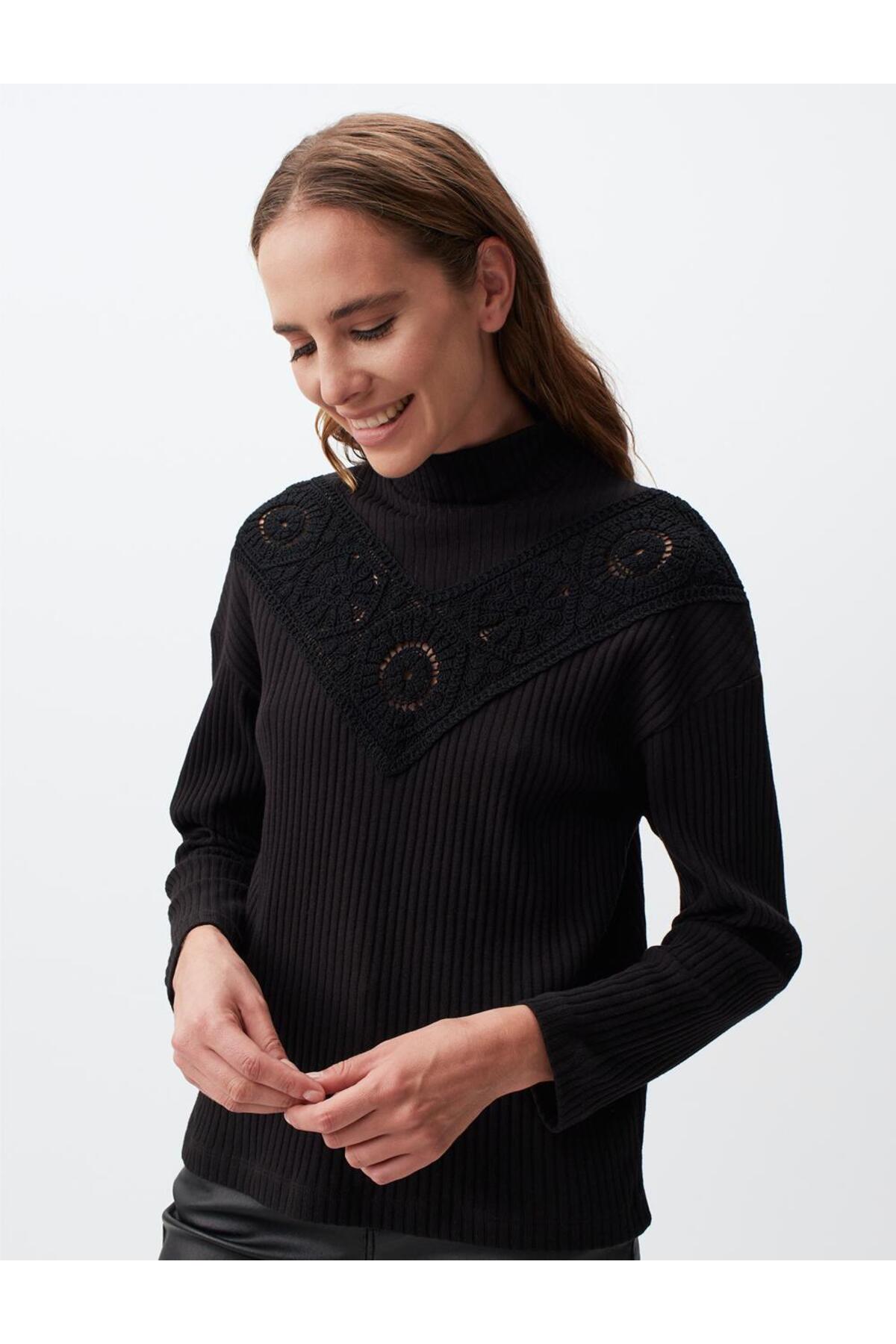 Levně Jimmy Key Black Turtleneck Long Sleeve Embroidered Sweater