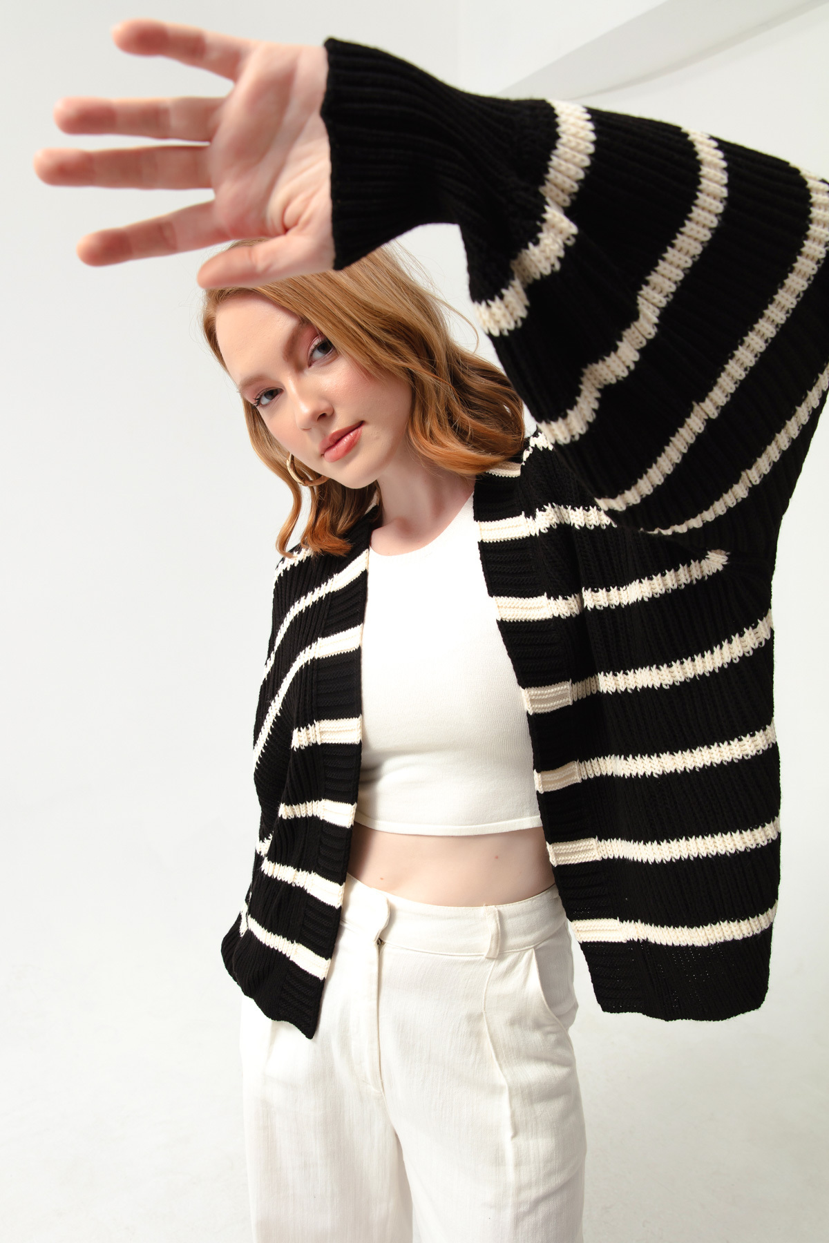Levně Lafaba Women's Black-White Oversize Striped Knitwear Cardigan