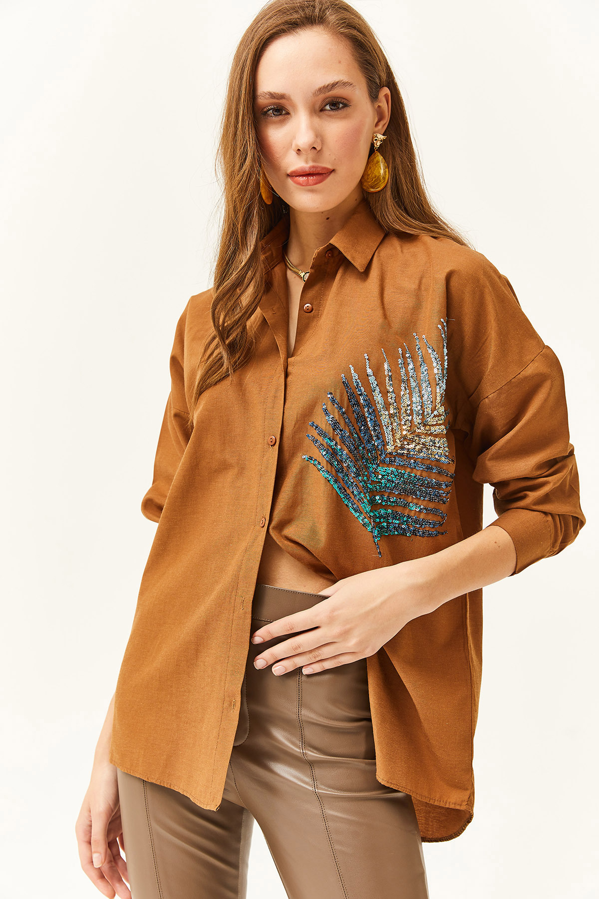 Levně Olalook Women's Brown Palm Sequin Detailed Oversize Woven Poplin Shirt