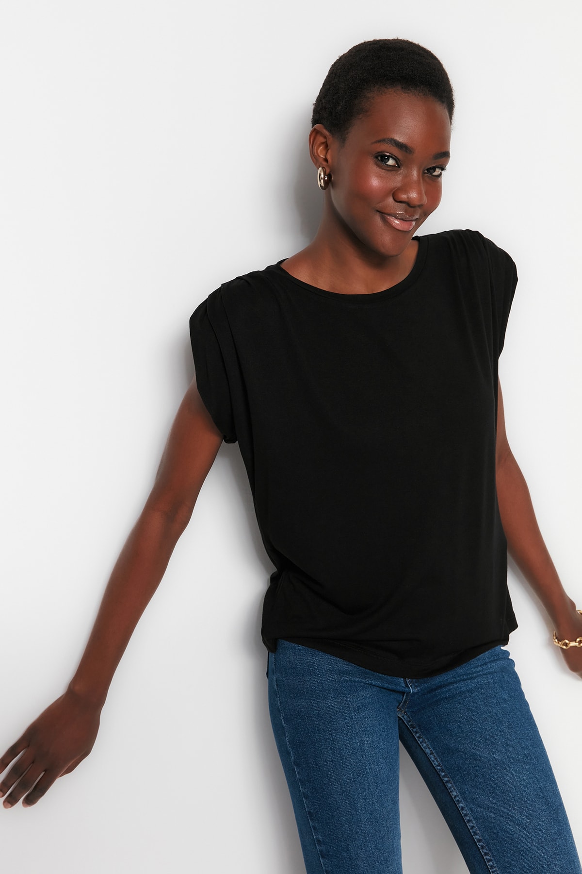 Trendyol Basic Crew Neck Knitted T-Shirt With Black Viscose Wadding And Pleat Detail
