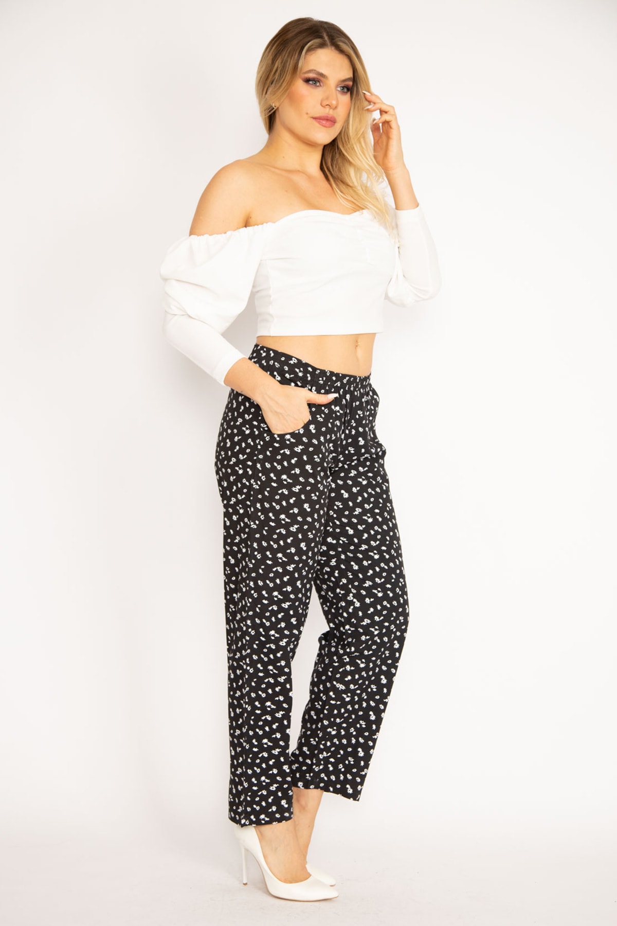 Şans Women's Plus Size Black Pants with Pockets with Elastic Waist, Floral Pattern