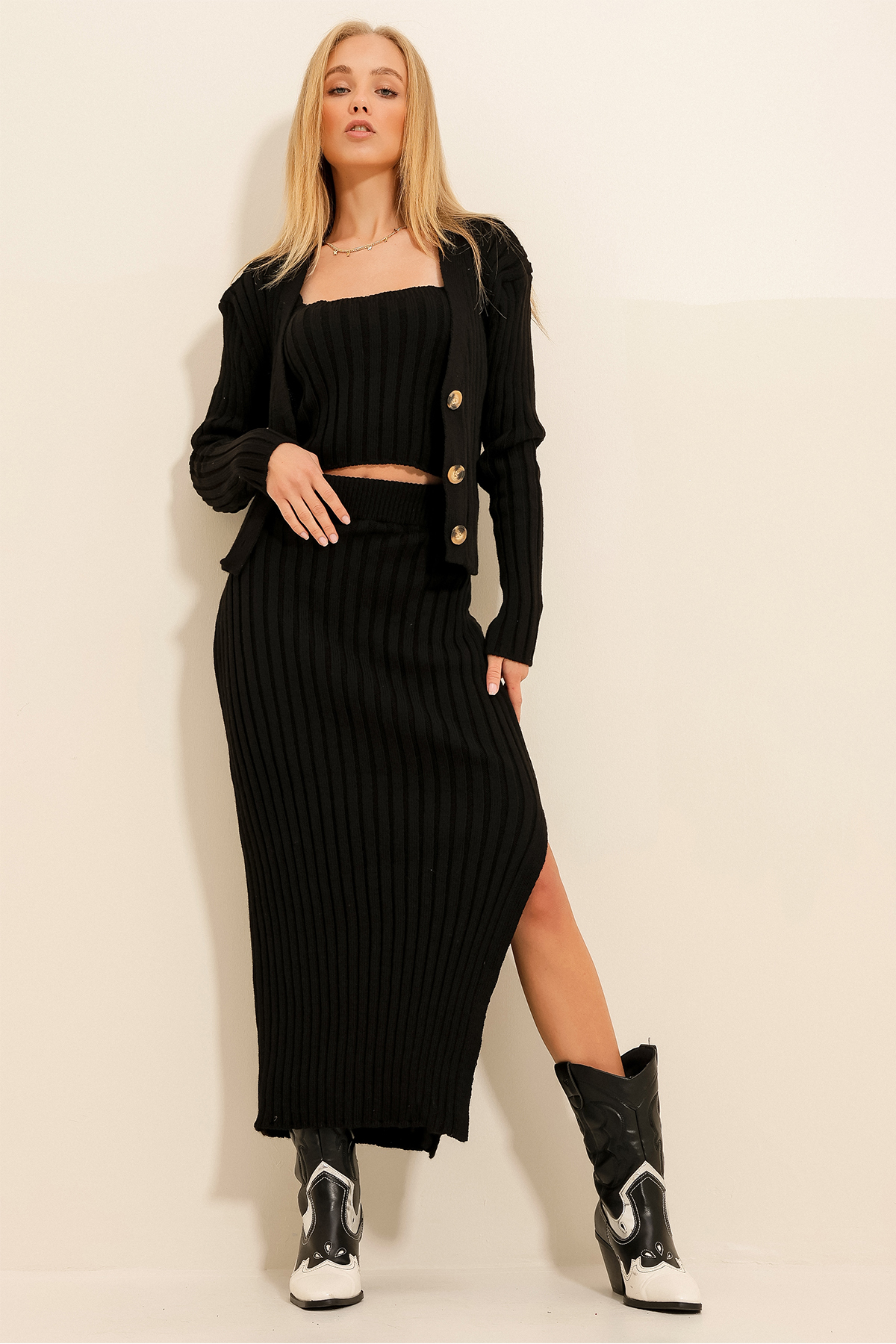 Levně Trend Alaçatı Stili Women's Black Slit Skirt Strap Top and Knitwear Cardigan 3 Piece Set